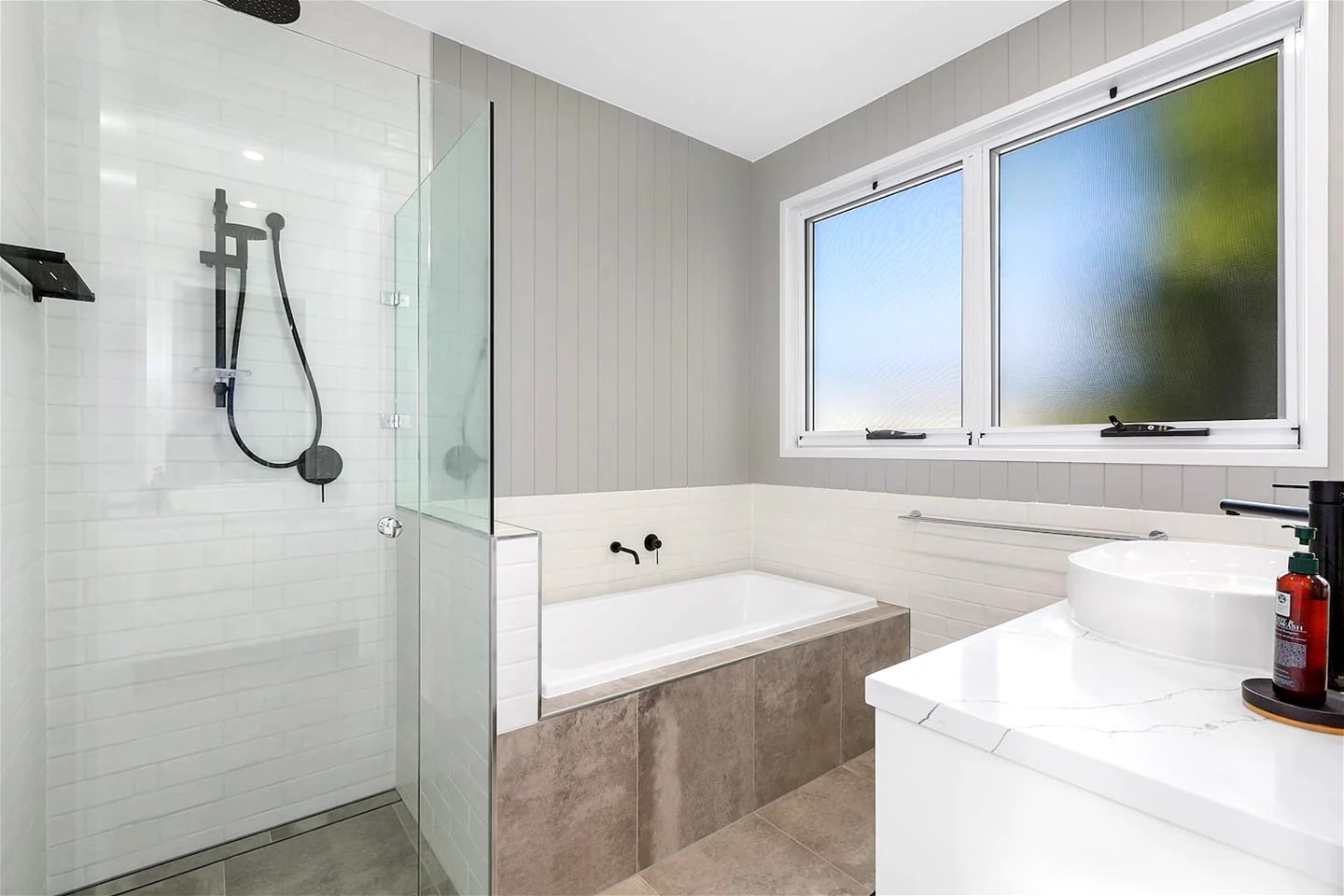 Approx $3.5K p/w, fully furnished, 13