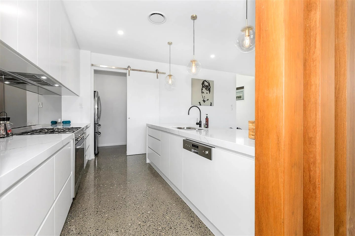 Approx $3.5K p/w, fully furnished, 14