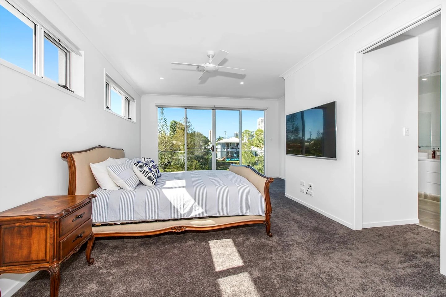 Approx $3.5K p/w, fully furnished, 21