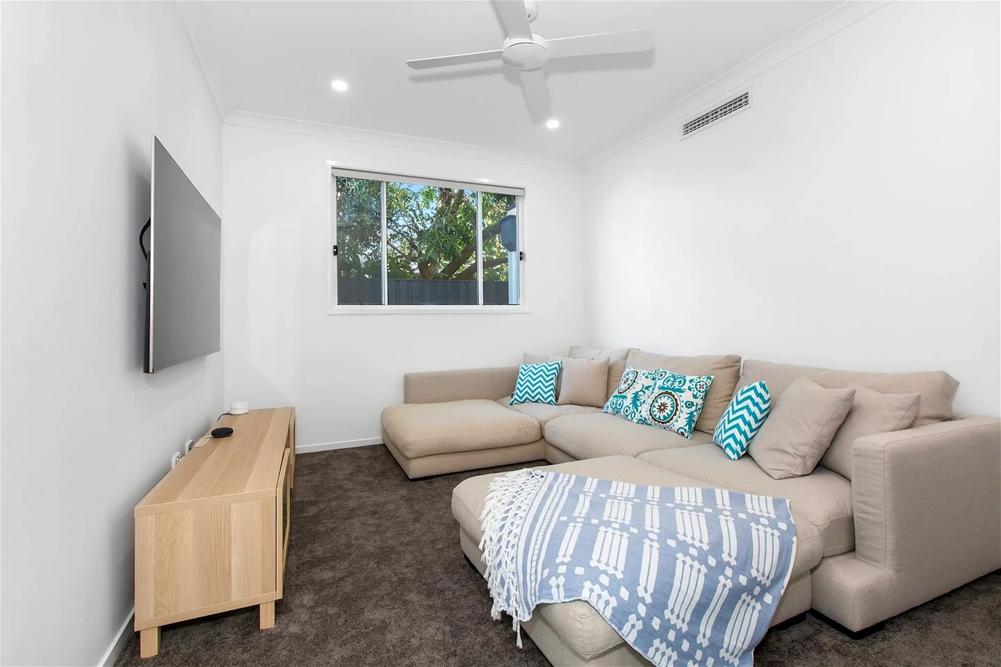 Approx $3.5K p/w, fully furnished, 23