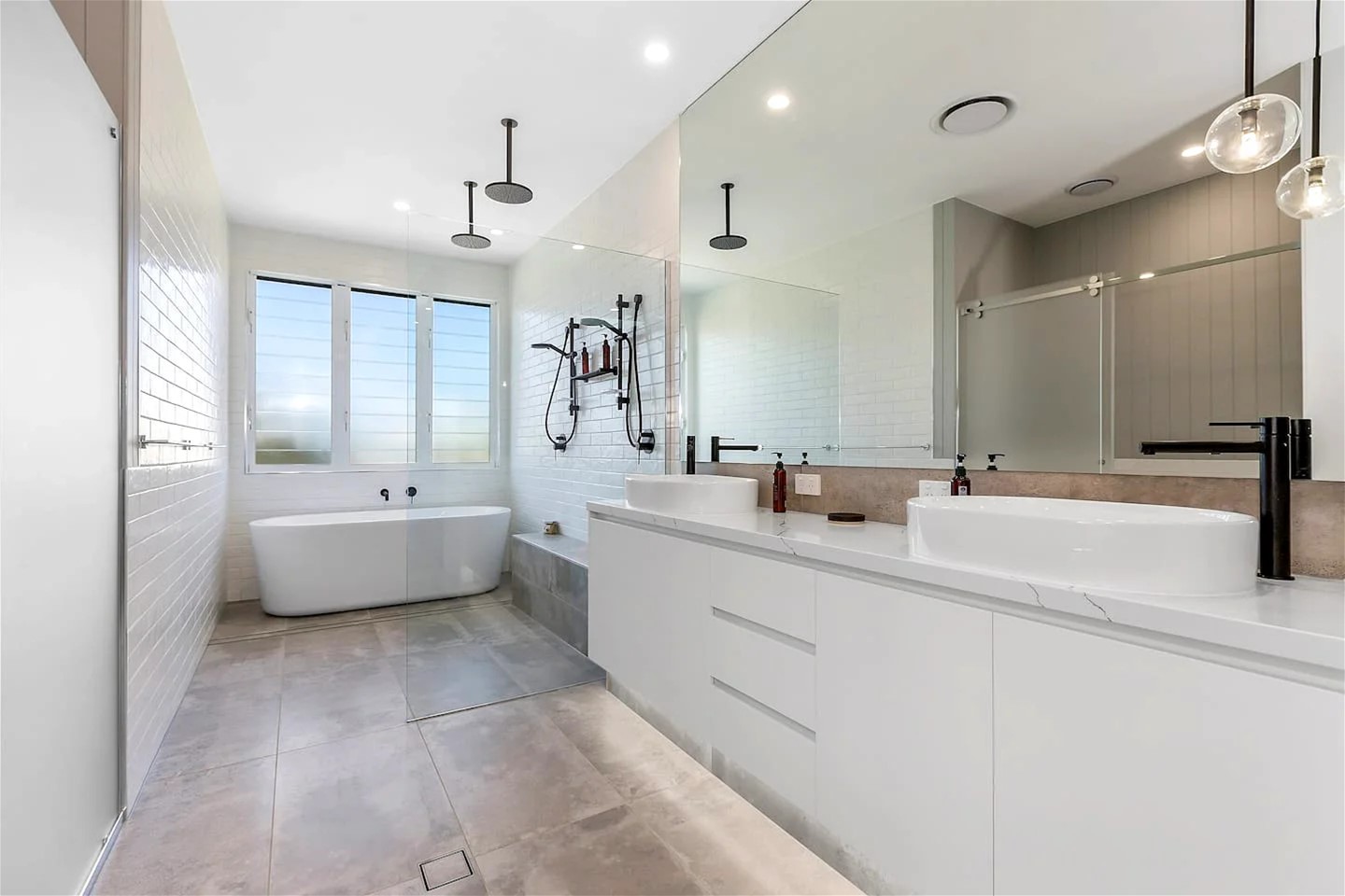 Approx $3.5K p/w, fully furnished, 25