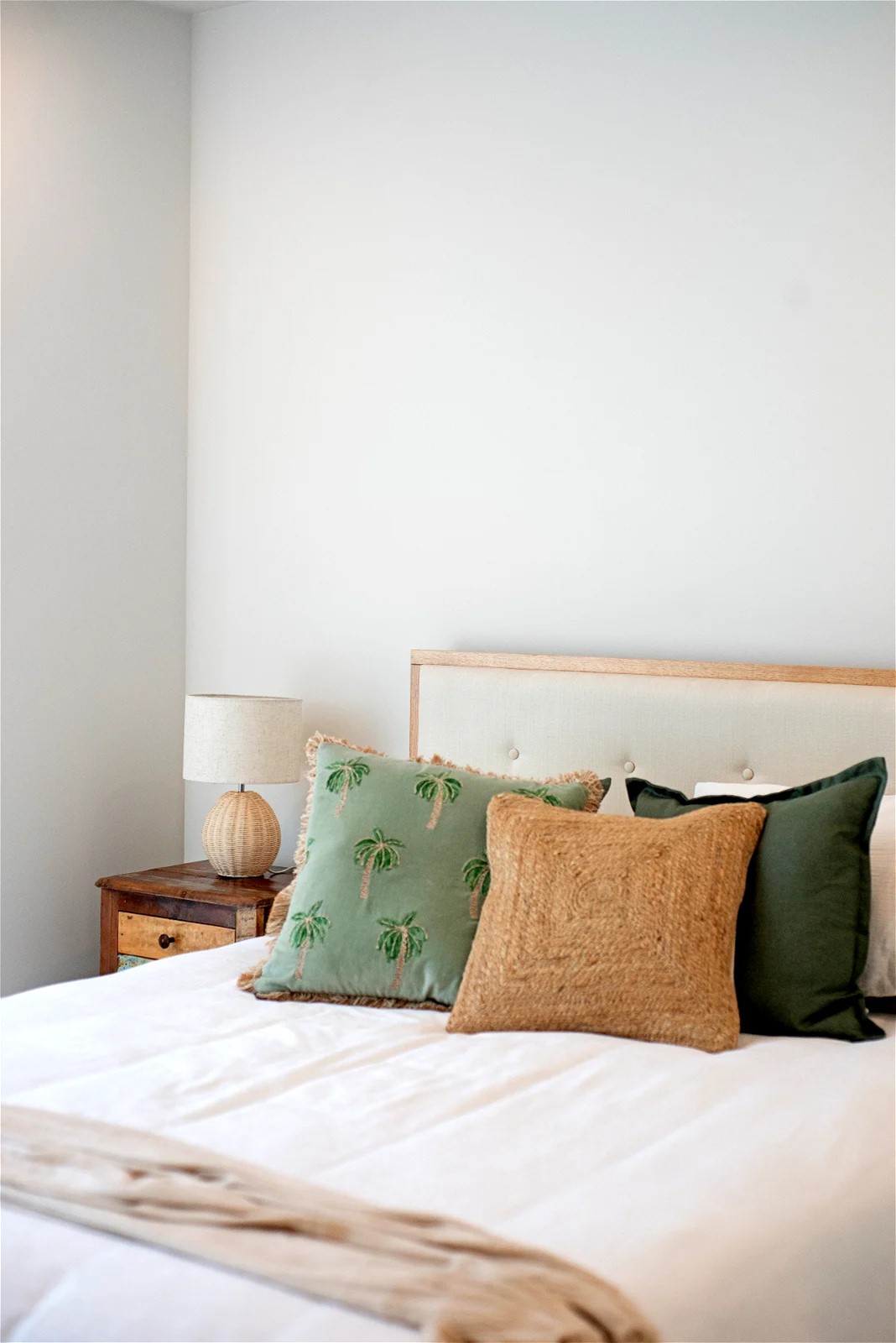 Approx $3K p/w, fully furnished, 25