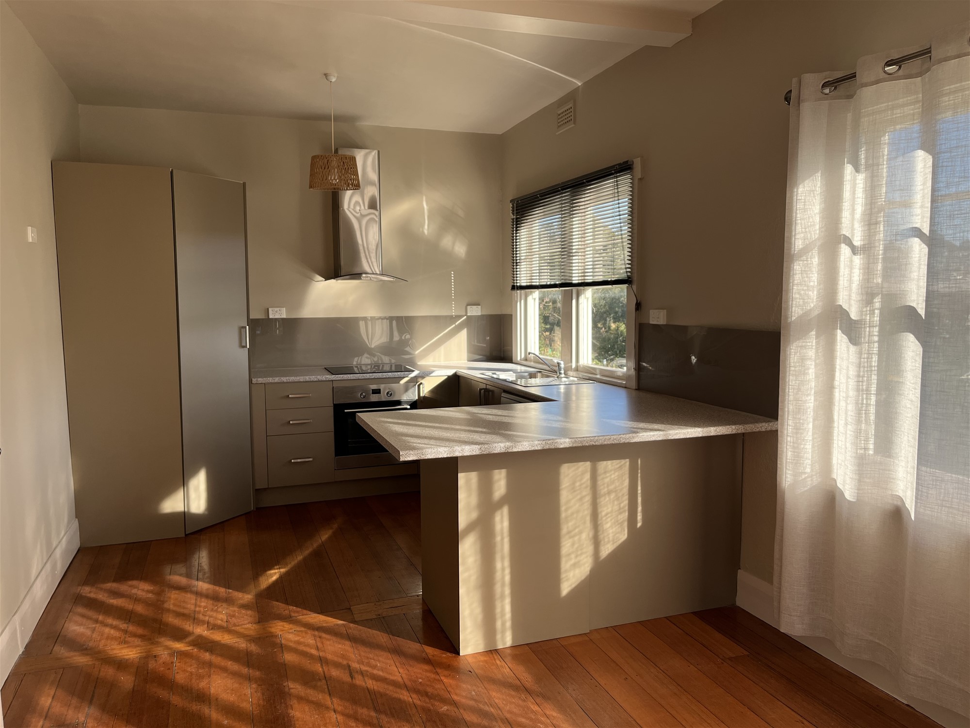 Sunny Position with City Views 2