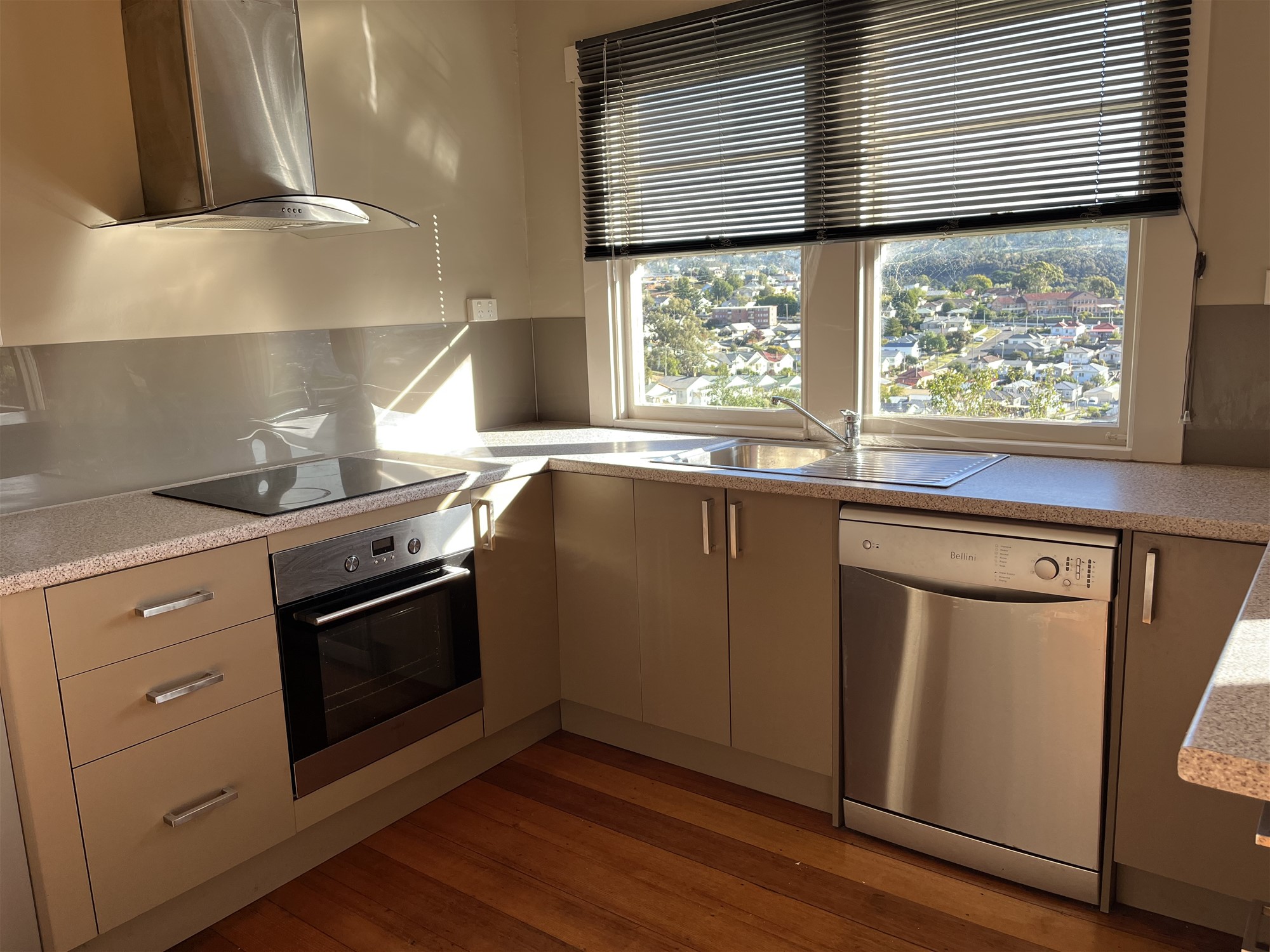 Sunny Position with City Views 3