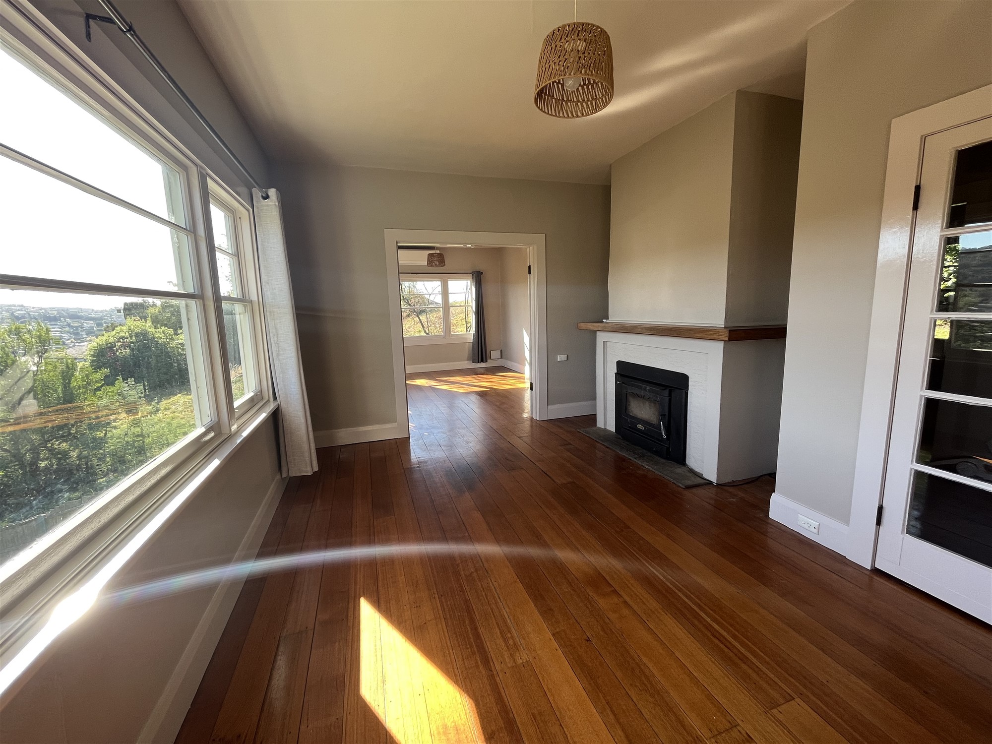 Sunny Position with City Views 4