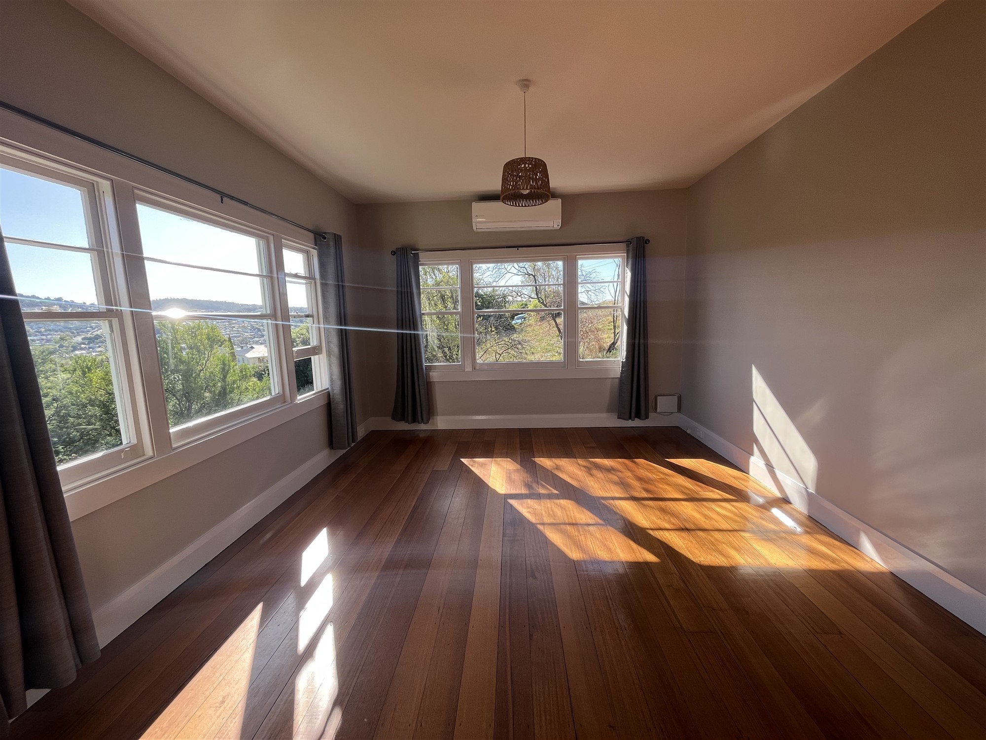 Sunny Position with City Views 5