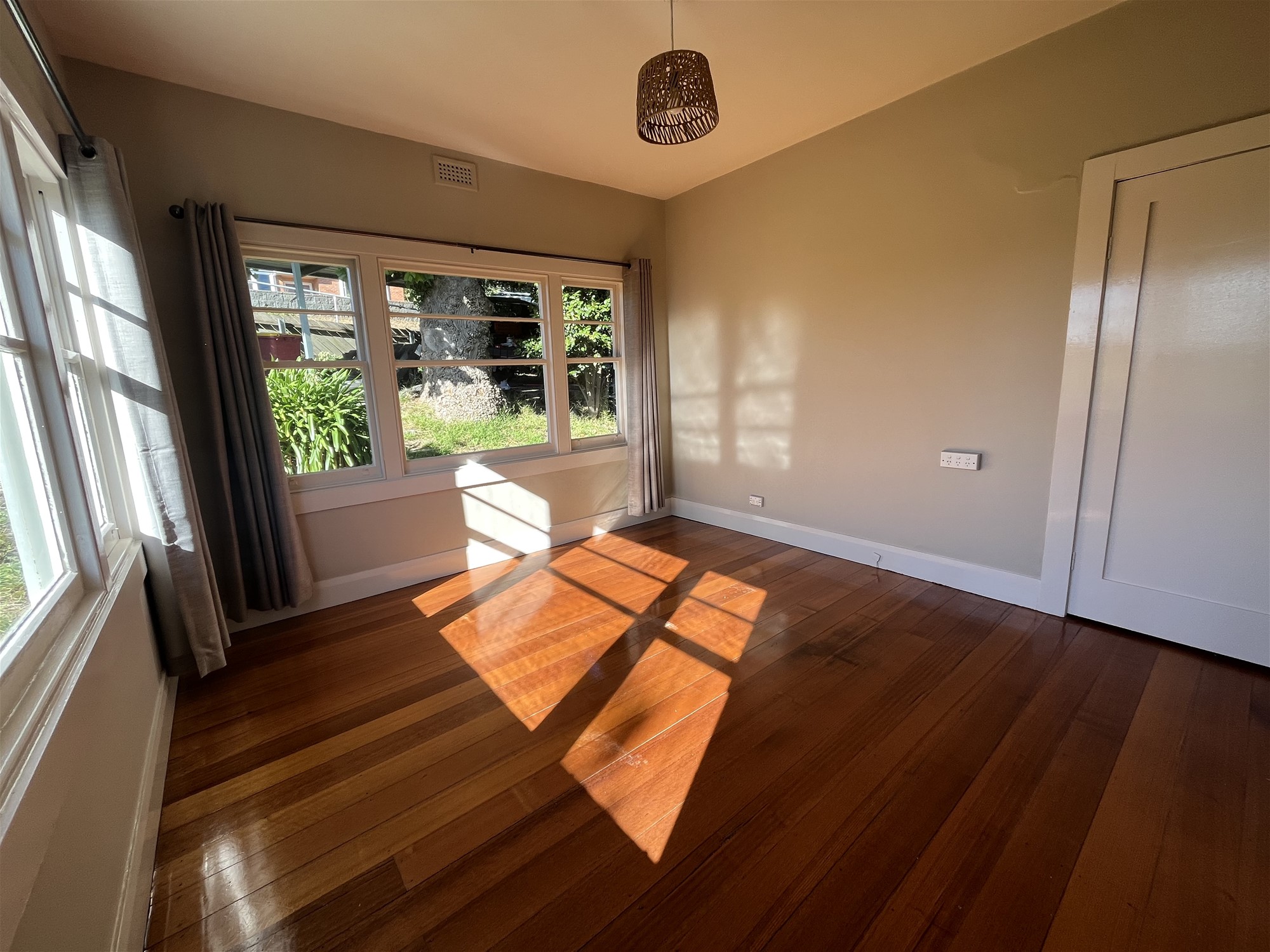 Sunny Position with City Views 6