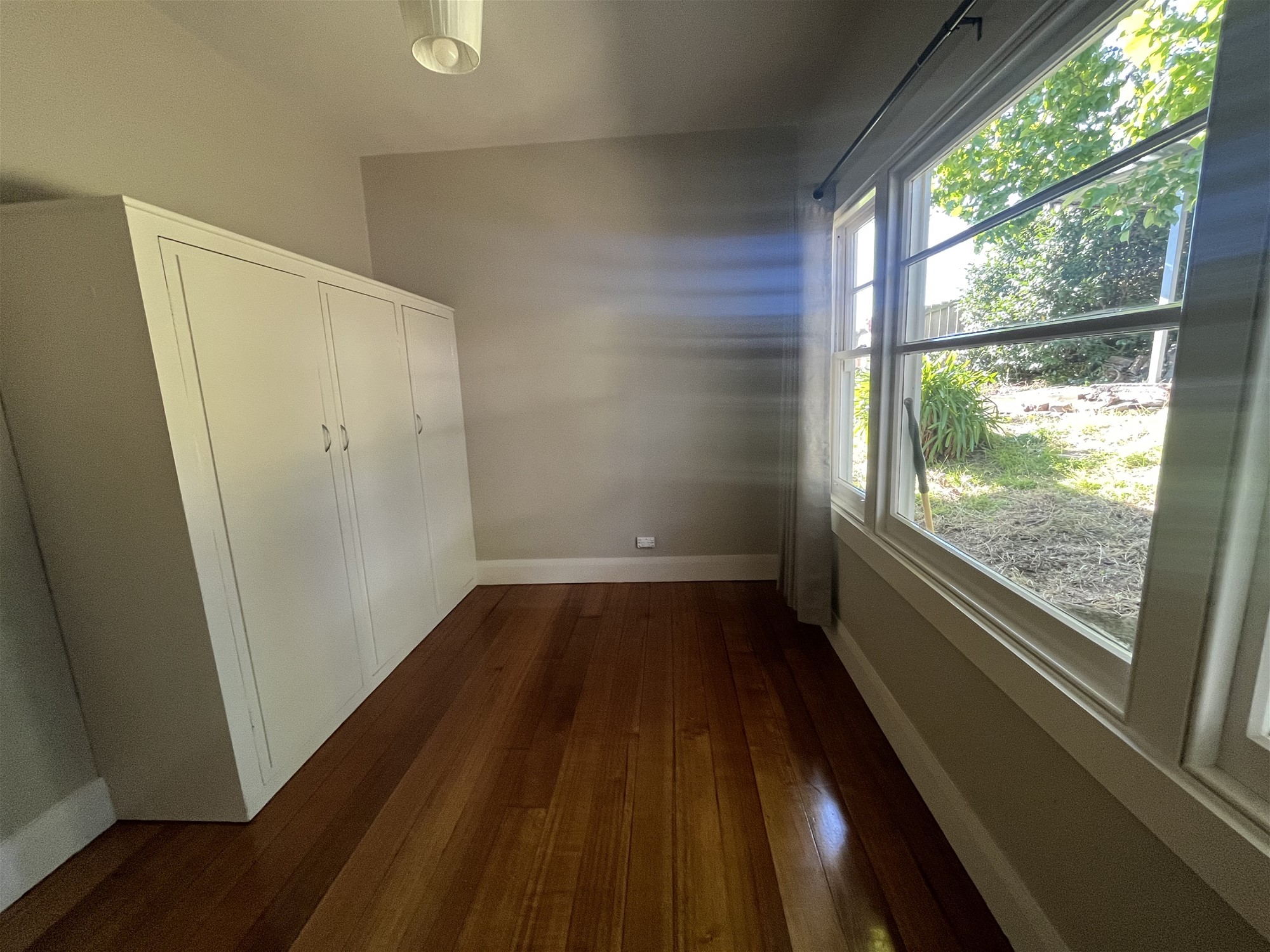Sunny Position with City Views 8