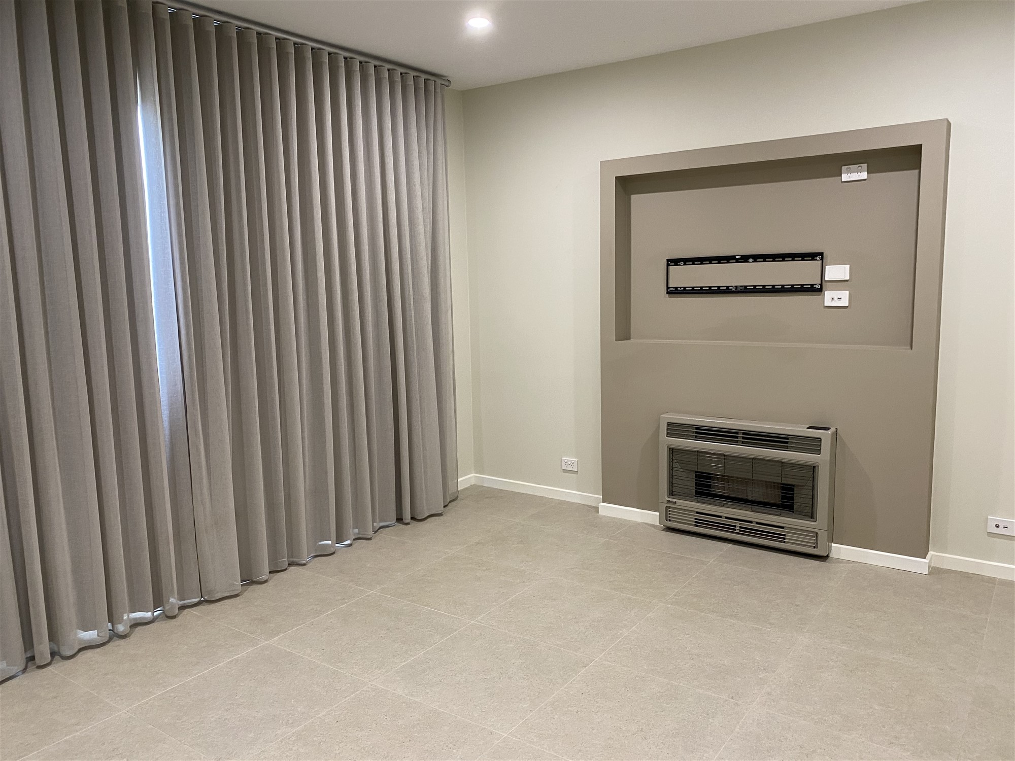 2 driveways both secured. Suitable 9