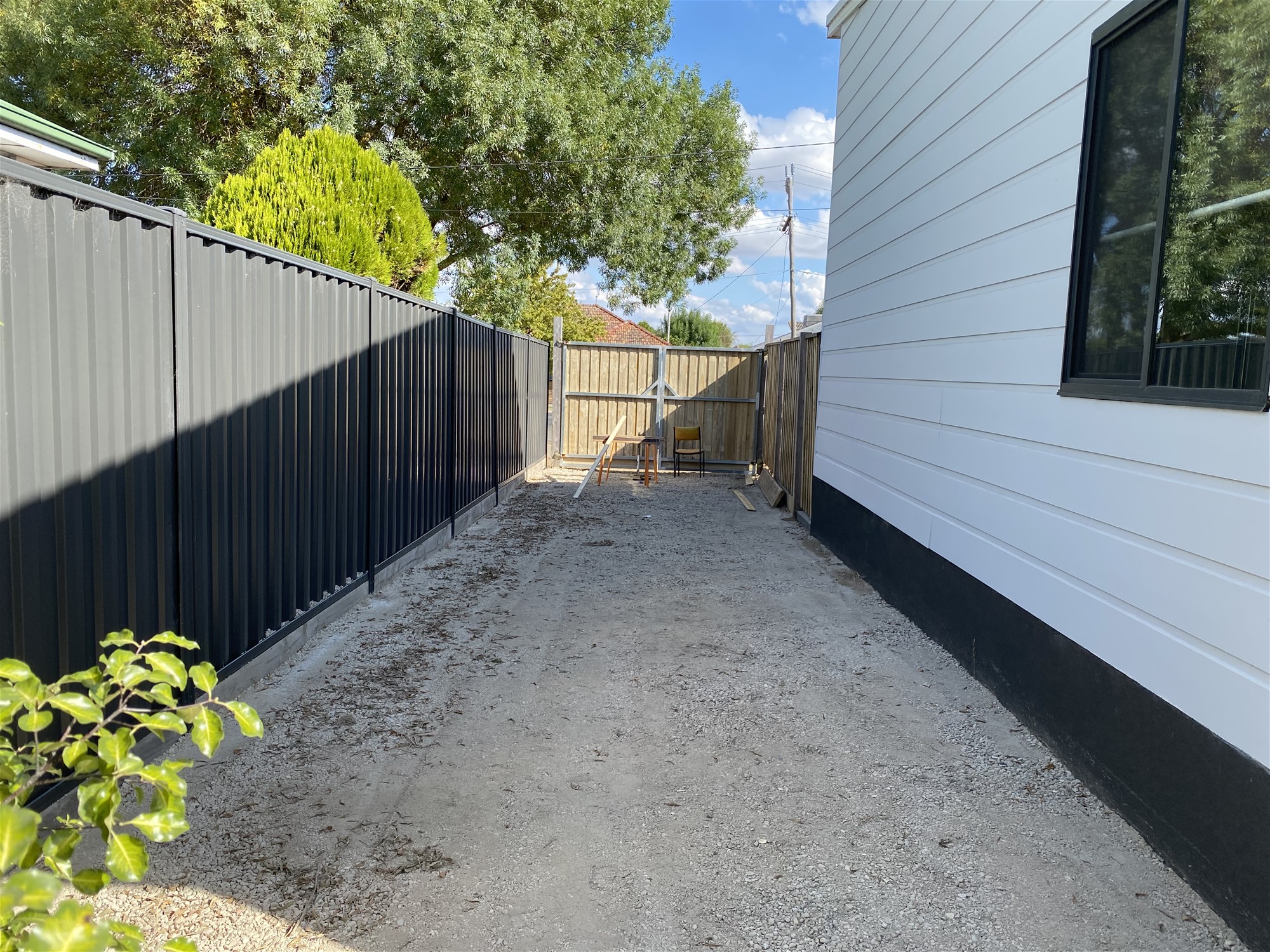 2 driveways both secured. Suitable 20