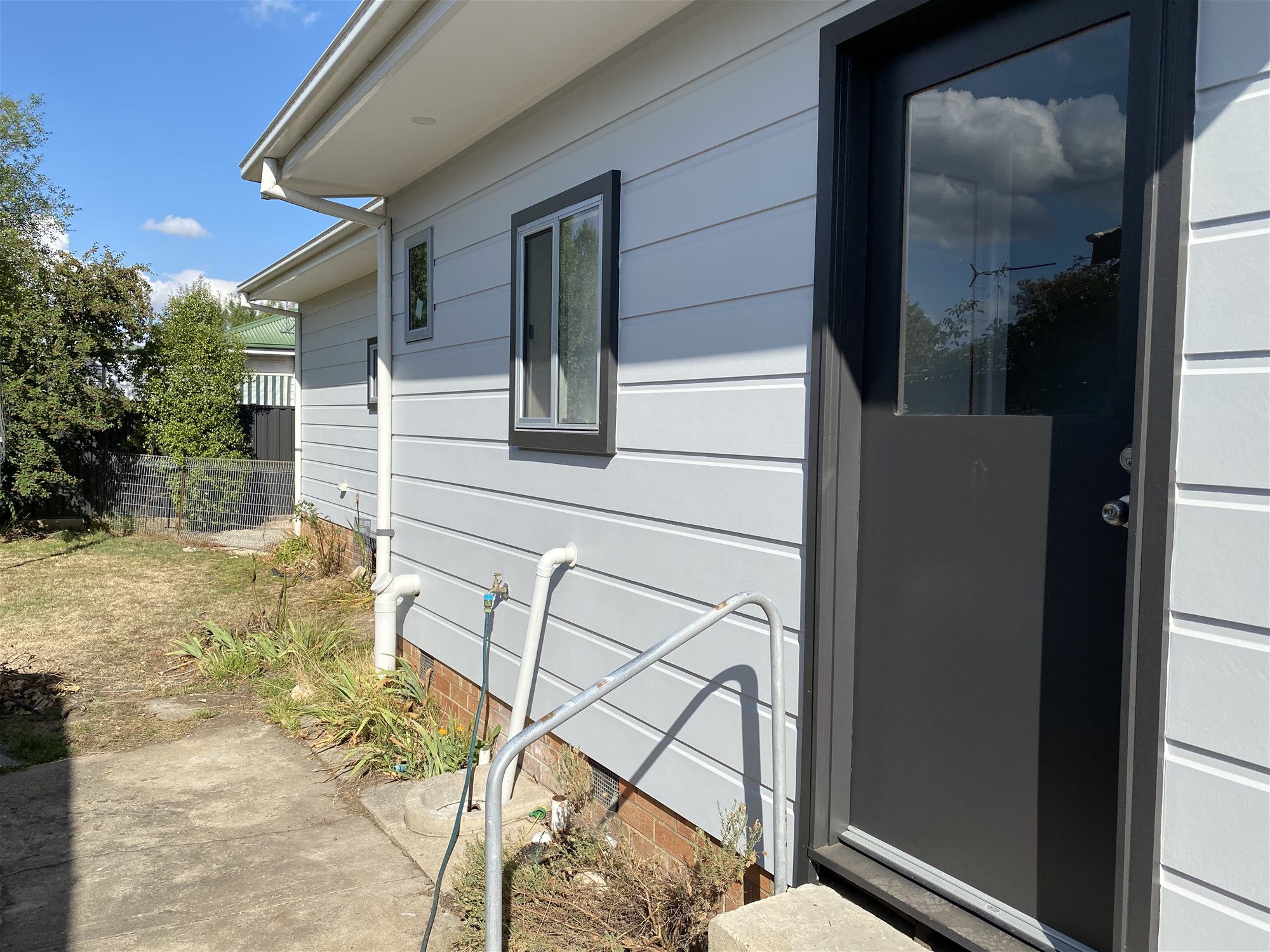 2 driveways both secured. Suitable 21