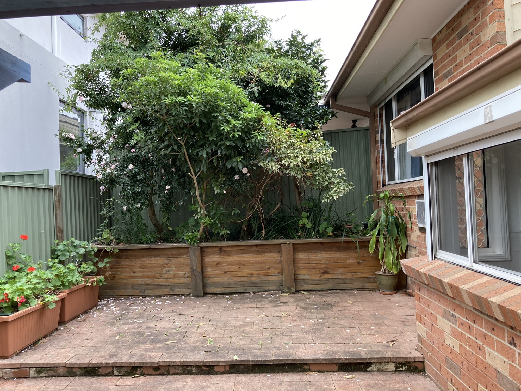 Split-level well looked after villa 10
