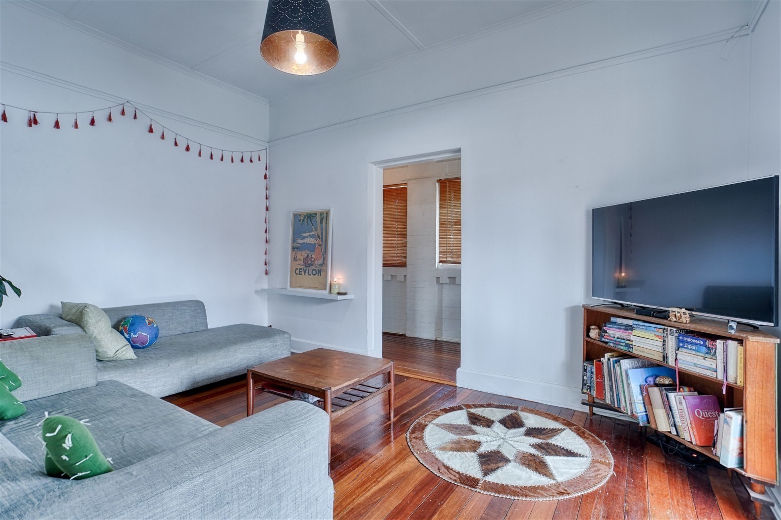 ART DECO APARTMENT IN COSMOPOLITAN NEW FARM