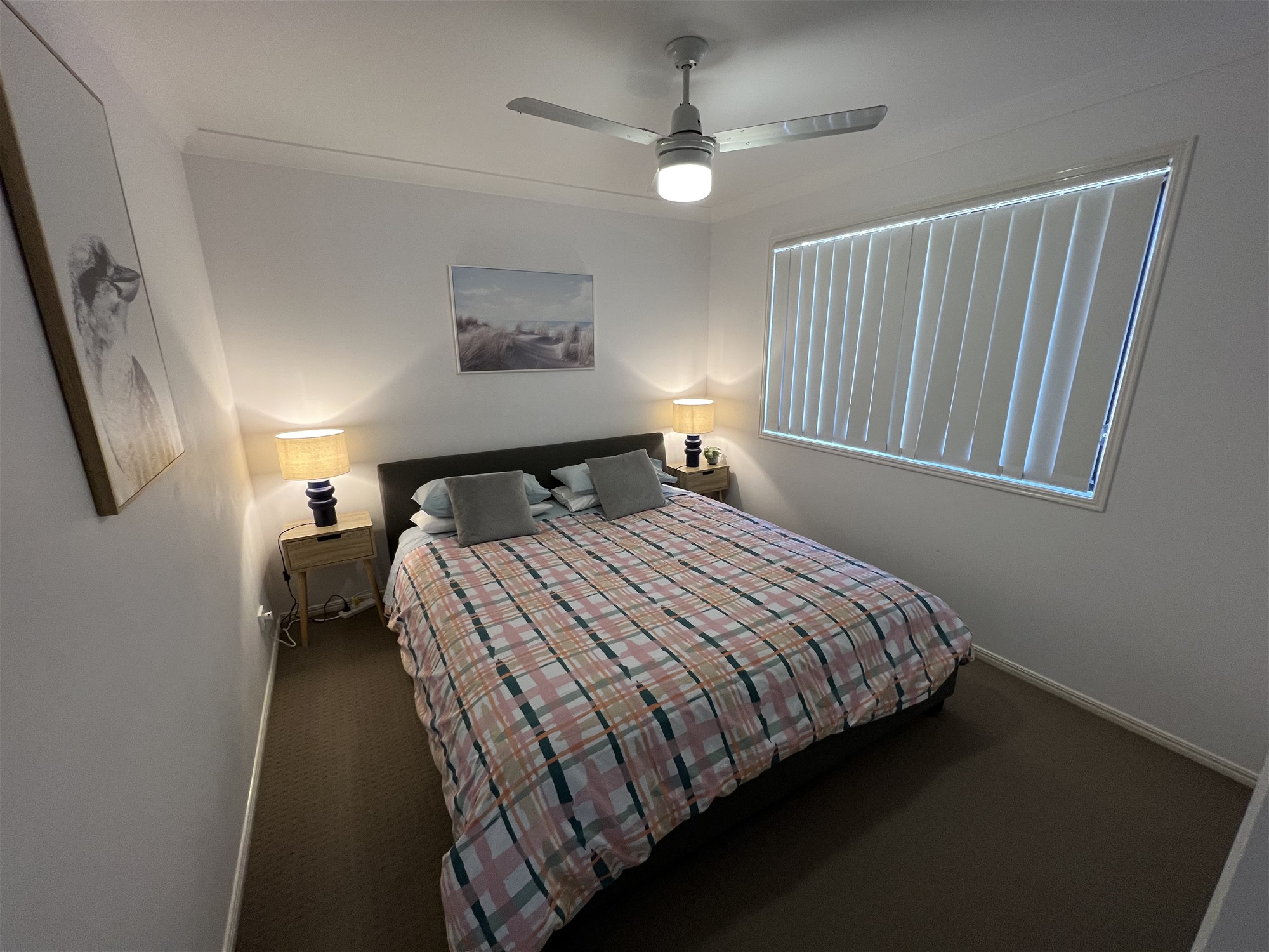 Modern Family Home, Sandstone Point 4