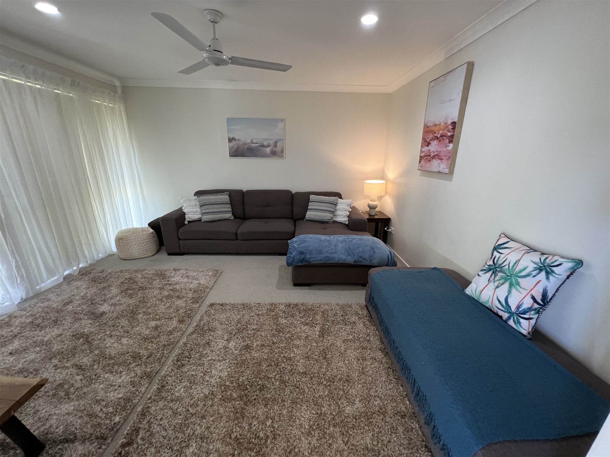 Modern Family Home, Sandstone Point 5
