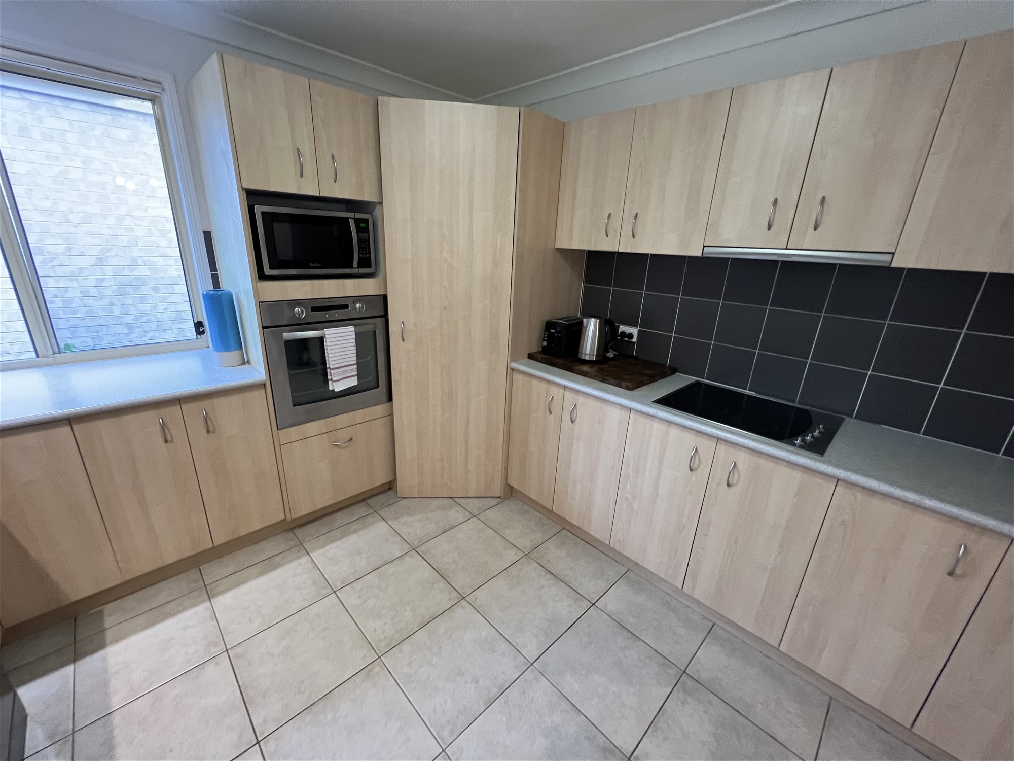 Modern Family Home, Sandstone Point 10