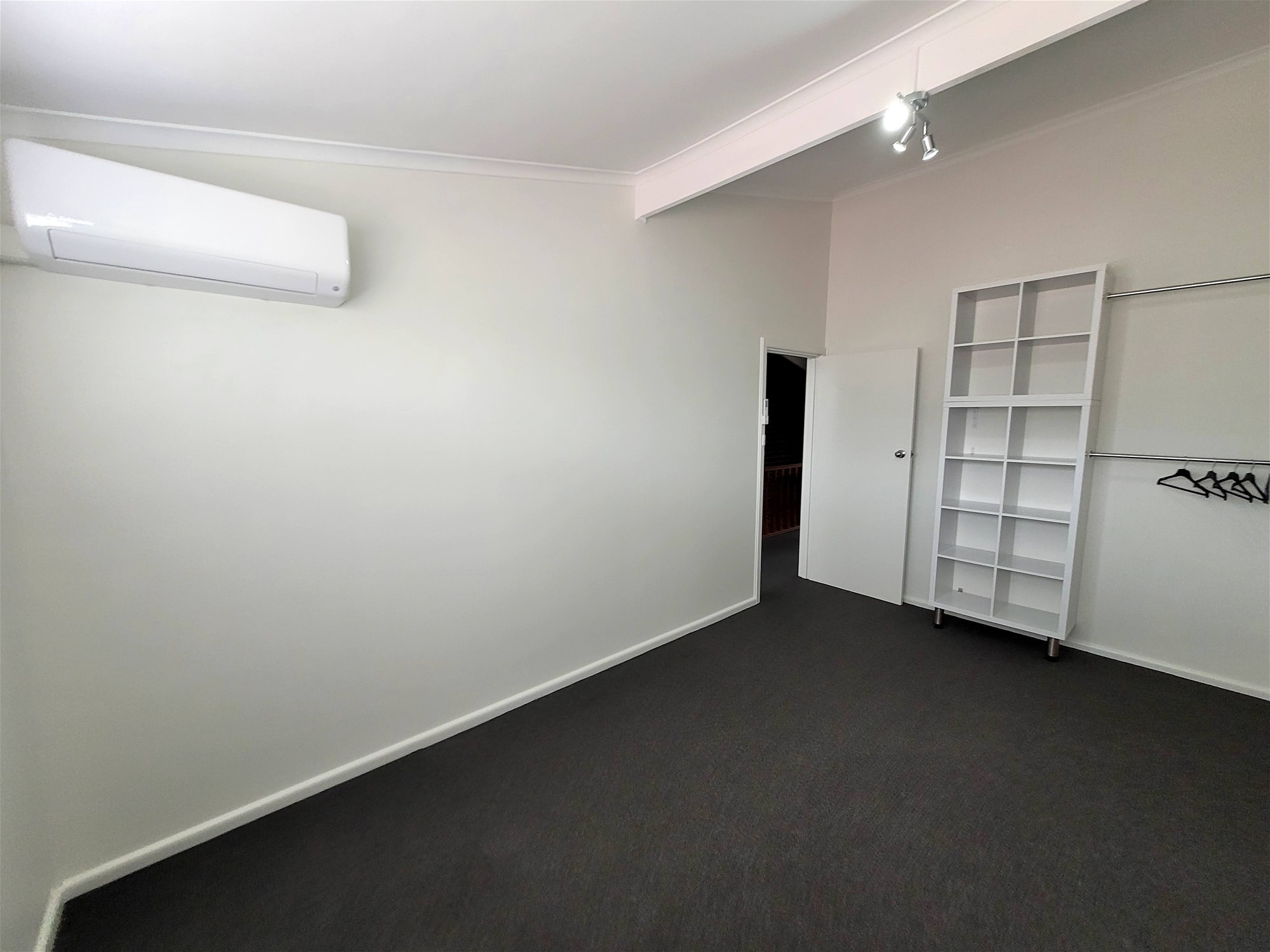 Location, location, location. Beautiful townhouse 10