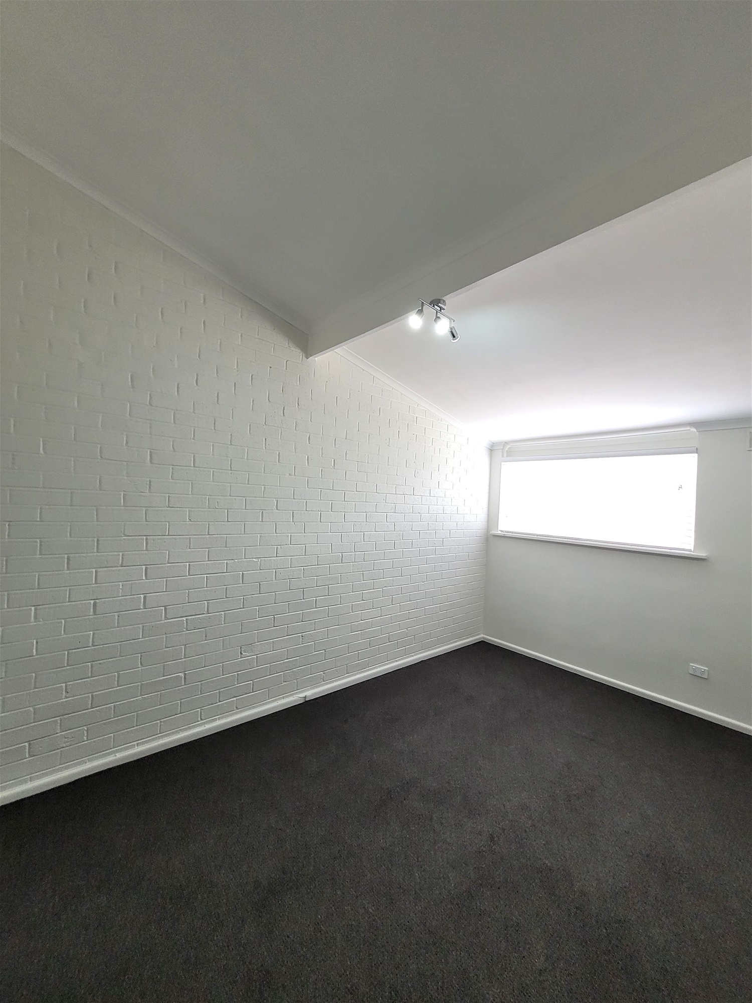 Location, location, location. Beautiful townhouse 11