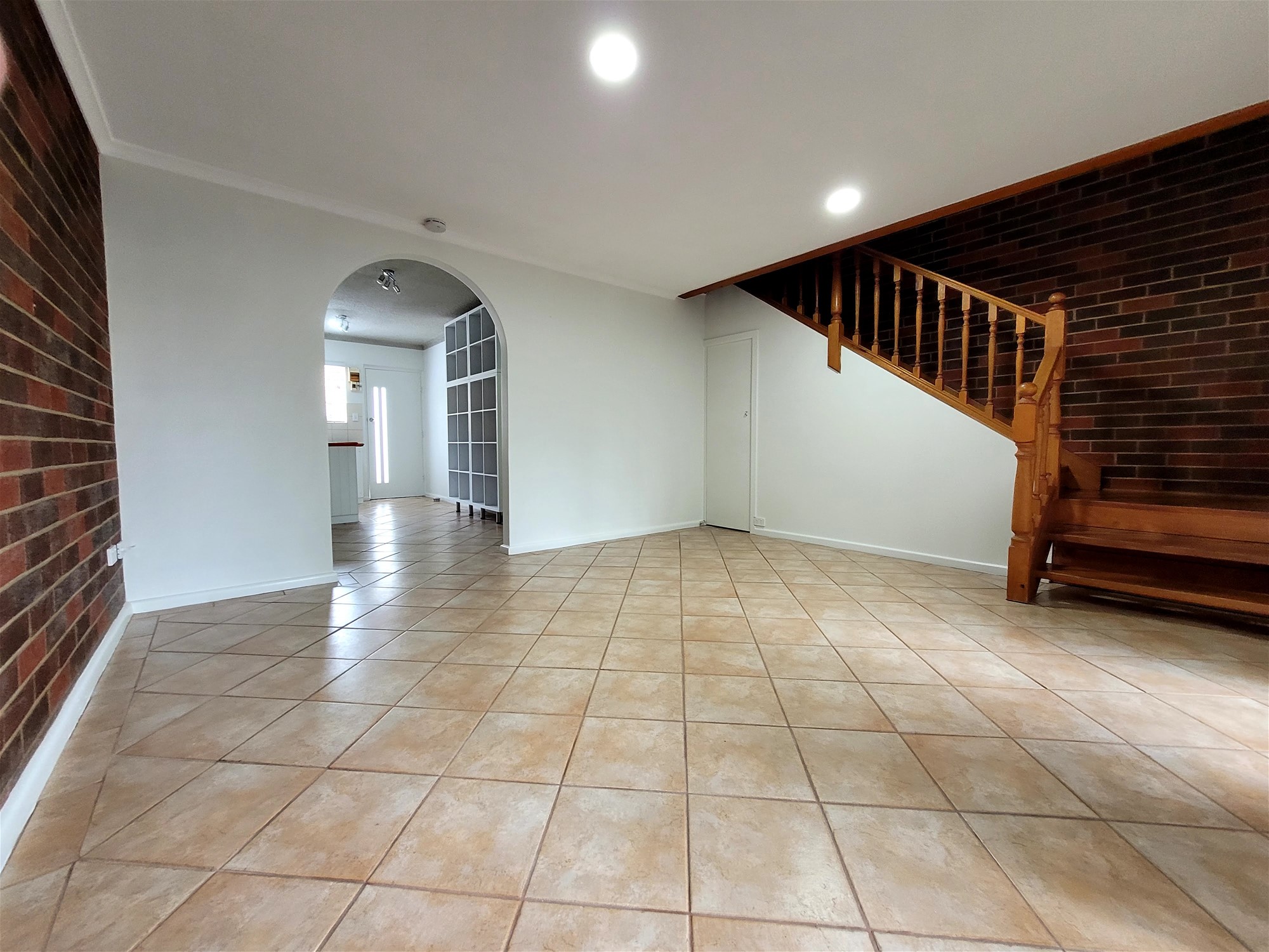 Location, location, location. Beautiful townhouse 6