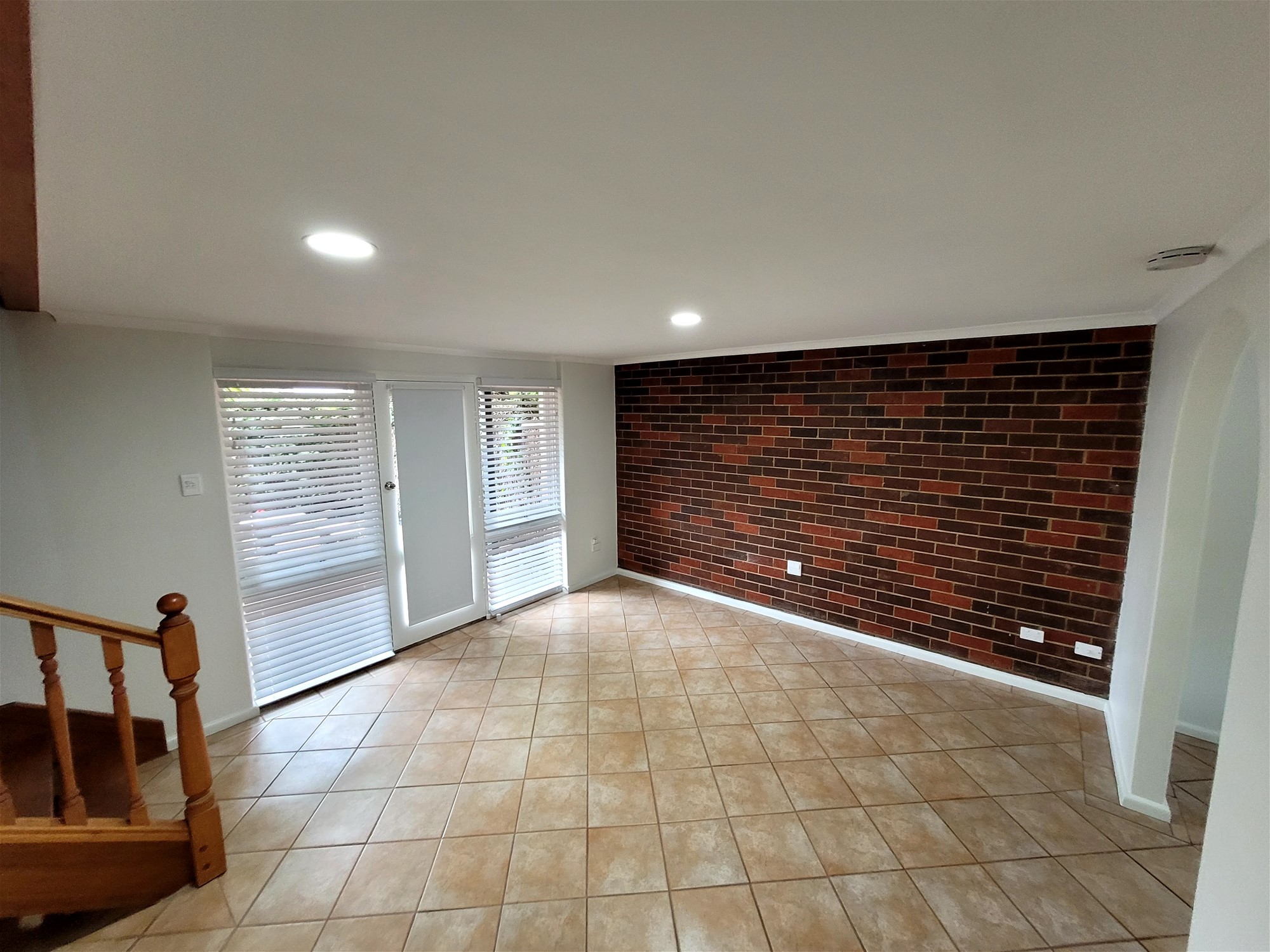 Location, location, location. Beautiful townhouse 7