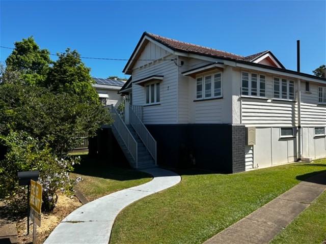 Old world charm mixed with internal modern contemporary living!