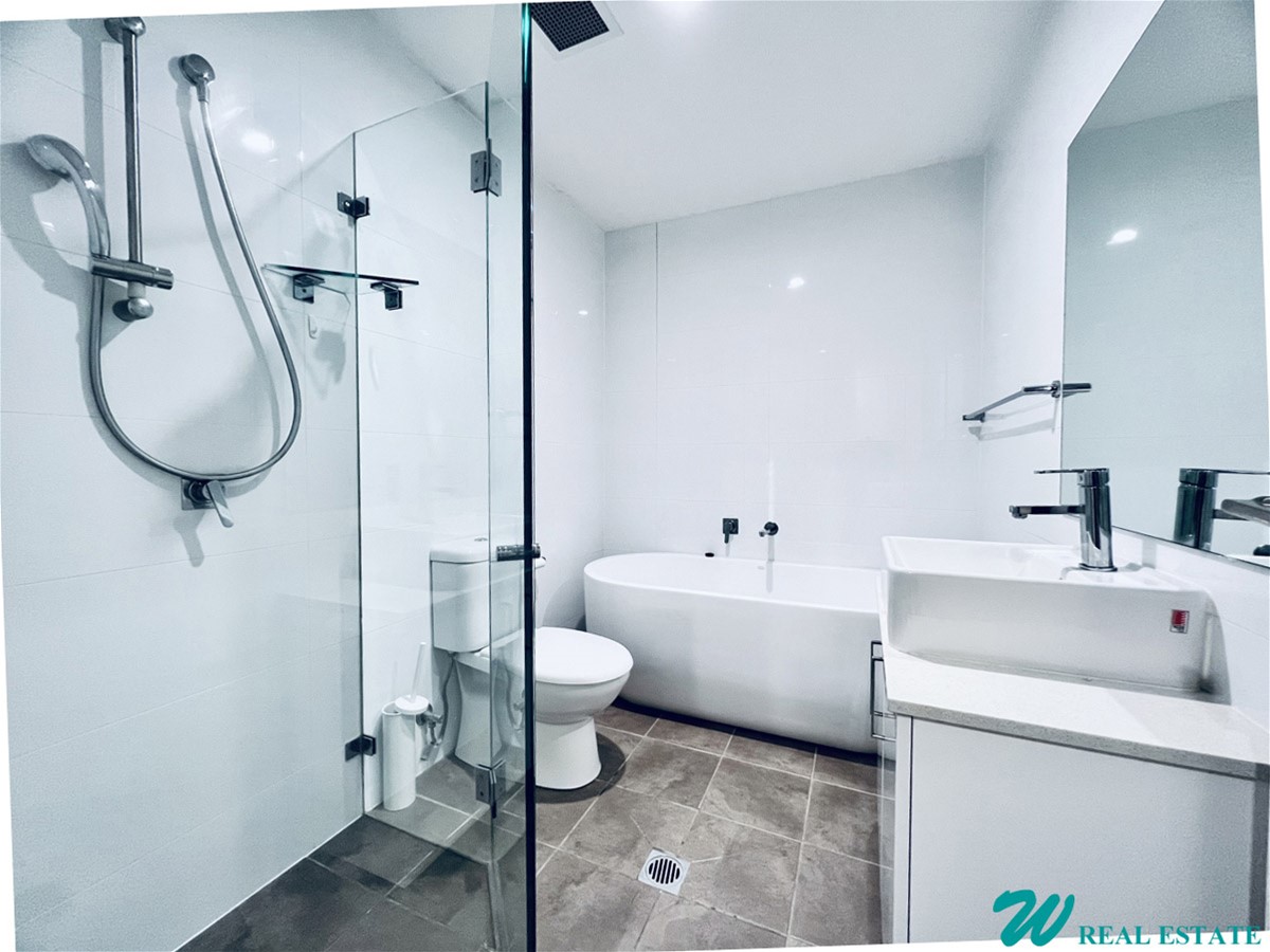 Executive Apartment with Private Courtyard! 2
