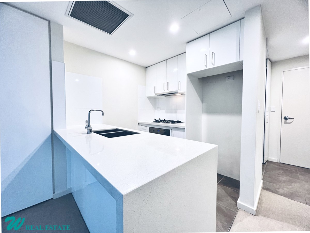 Executive Apartment with Private Courtyard! 3