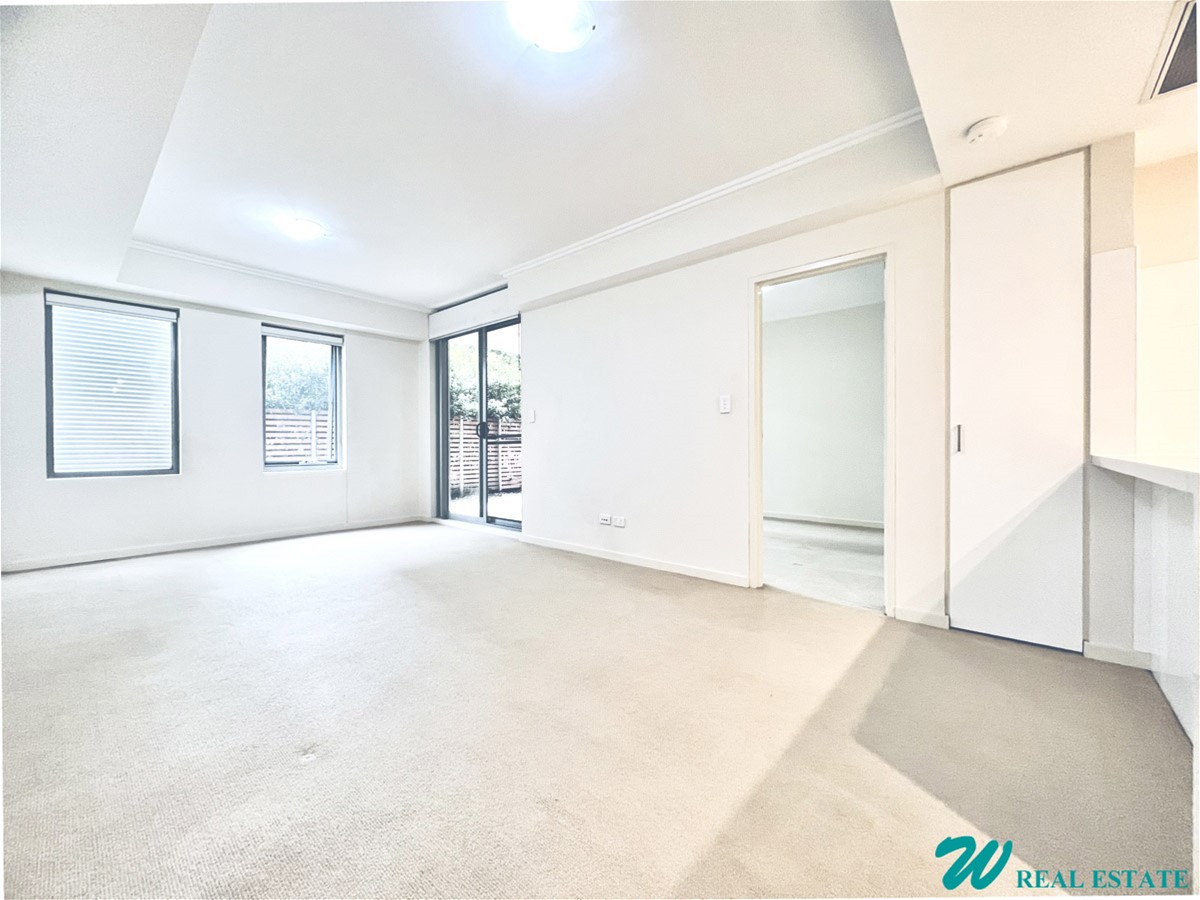 Executive Apartment with Private Courtyard!