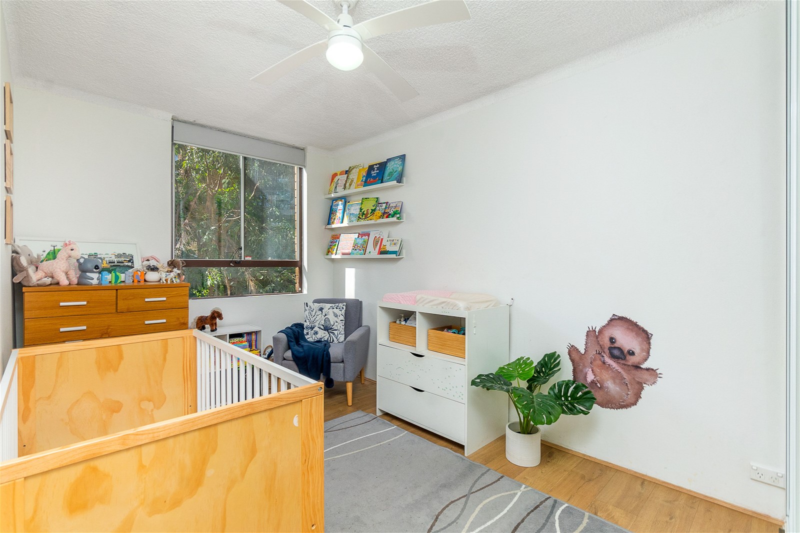 Spacious 2x Bedroom unit with 6