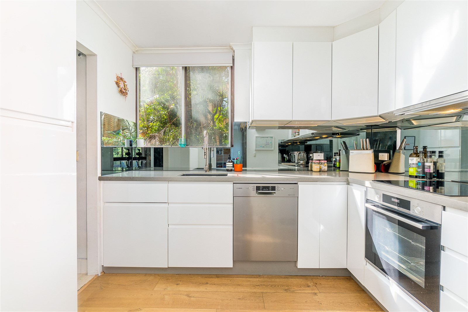 Spacious 2x Bedroom unit with 2