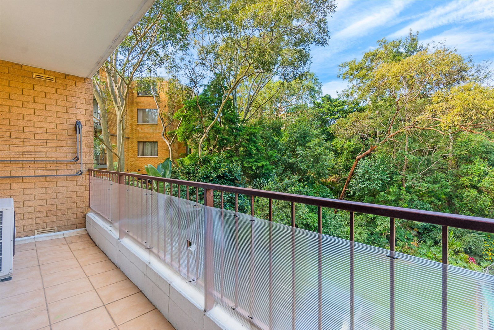 Spacious 2x Bedroom unit with 7