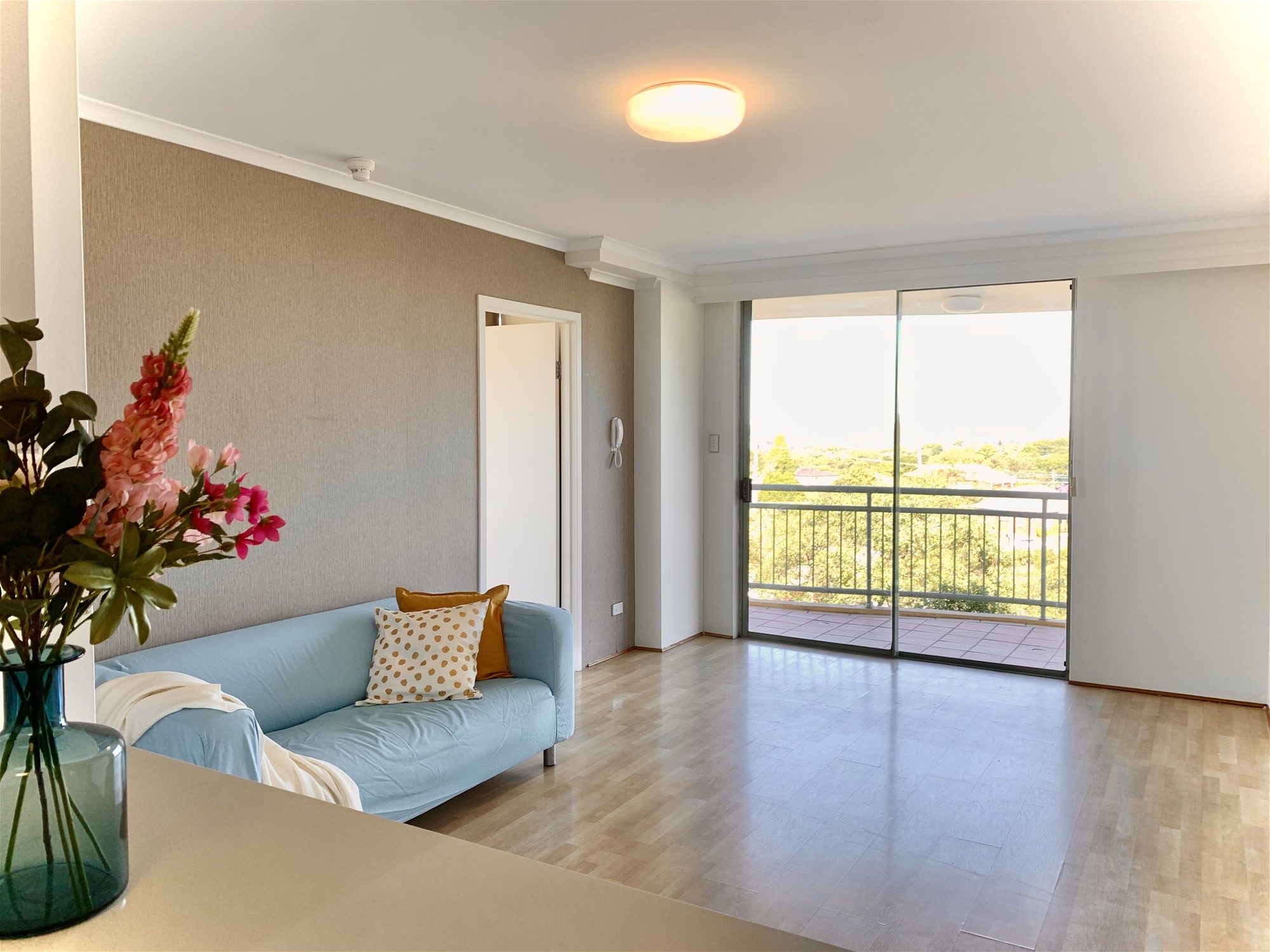 DEPOSIT TAKEN! OPEN INSPECTION CANCELLED!  Bright Apartment with Views, Swimming Pool & Tennis Court!