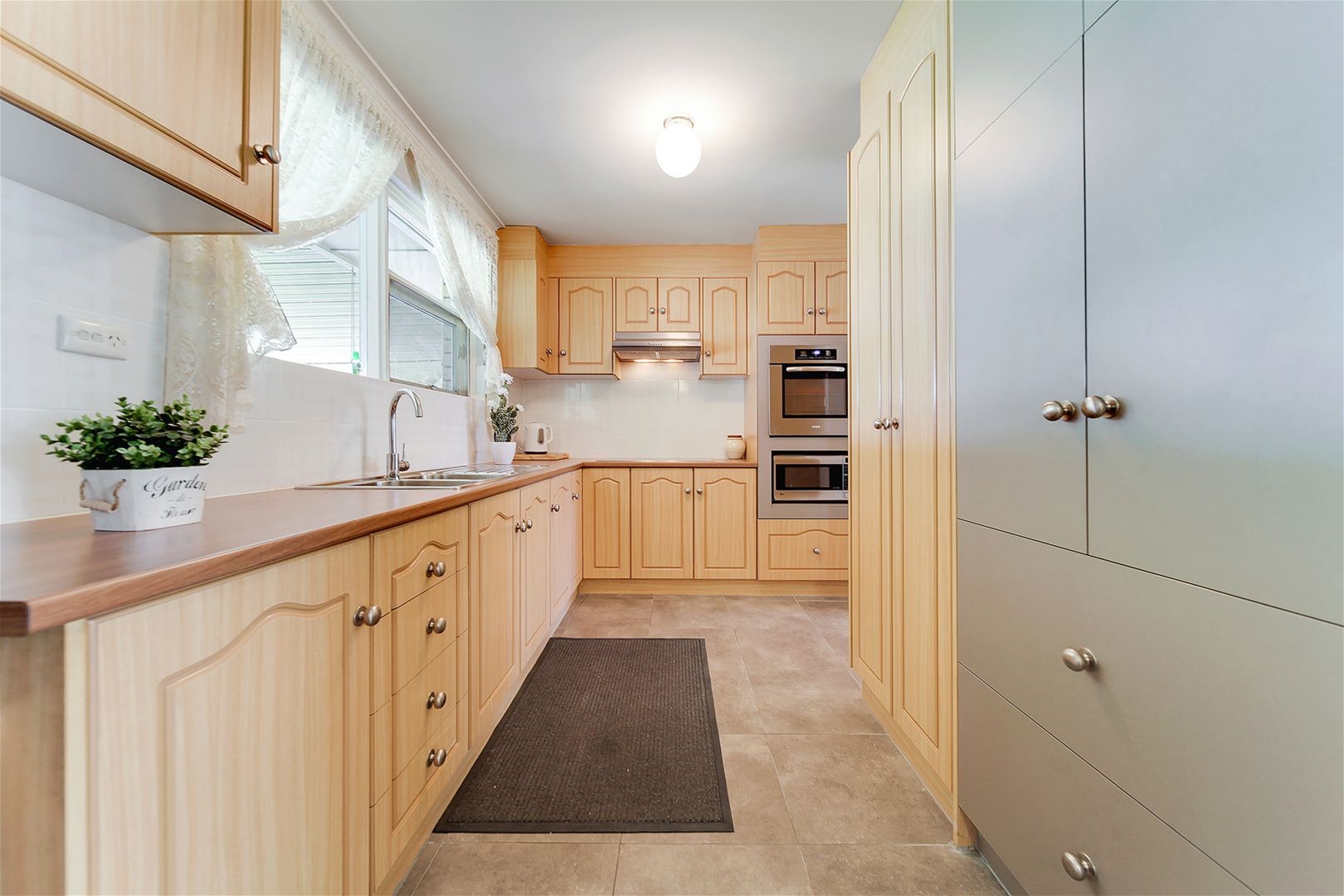 Well maintained, fully renovated house 11