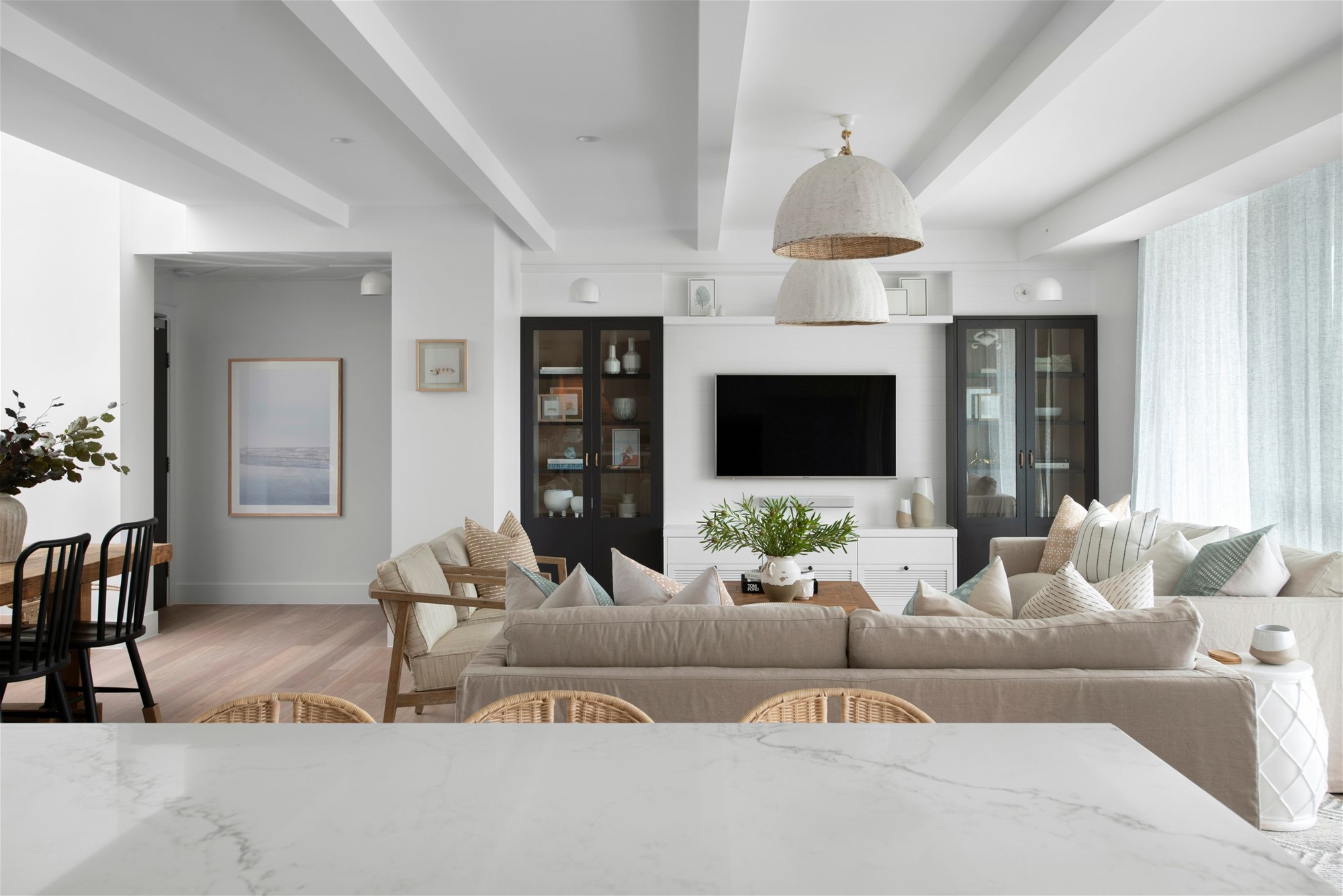 Fully furn-$1800 per week Bills 2