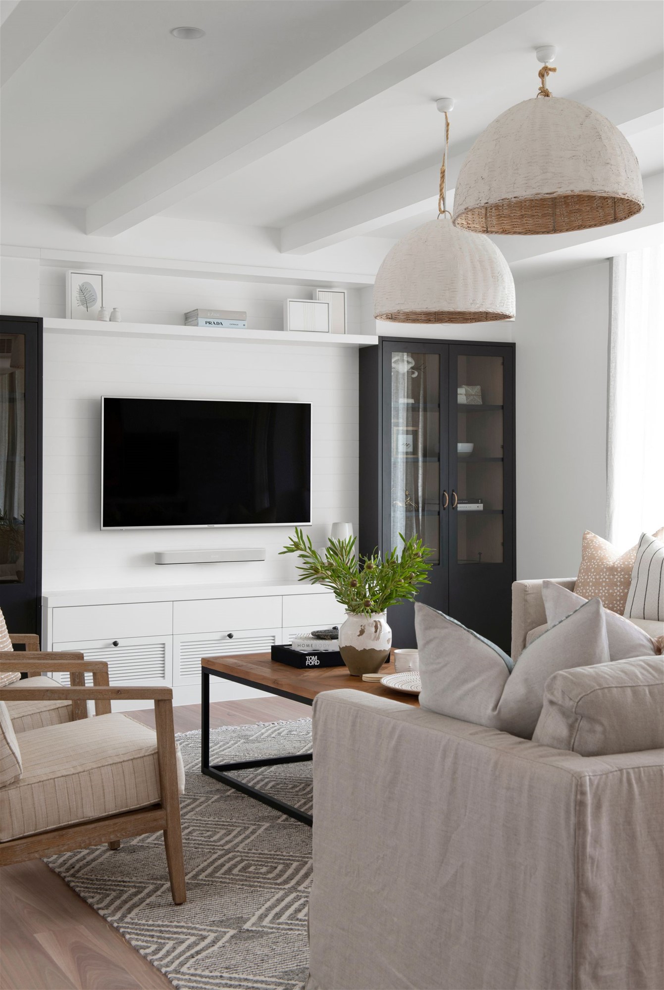 Fully furn-$1800 per week Bills 5