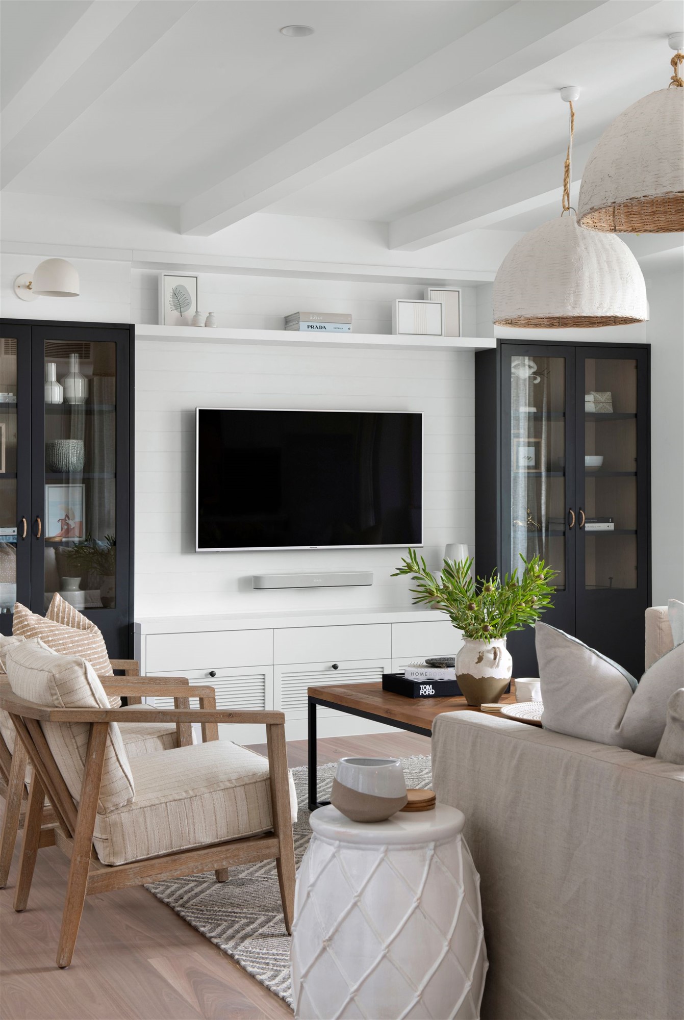 Fully furn-$1800 per week Bills 10