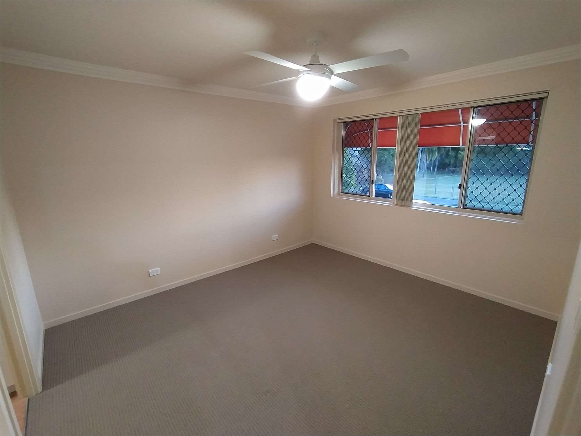 Spacious duplex, 200m from the 7