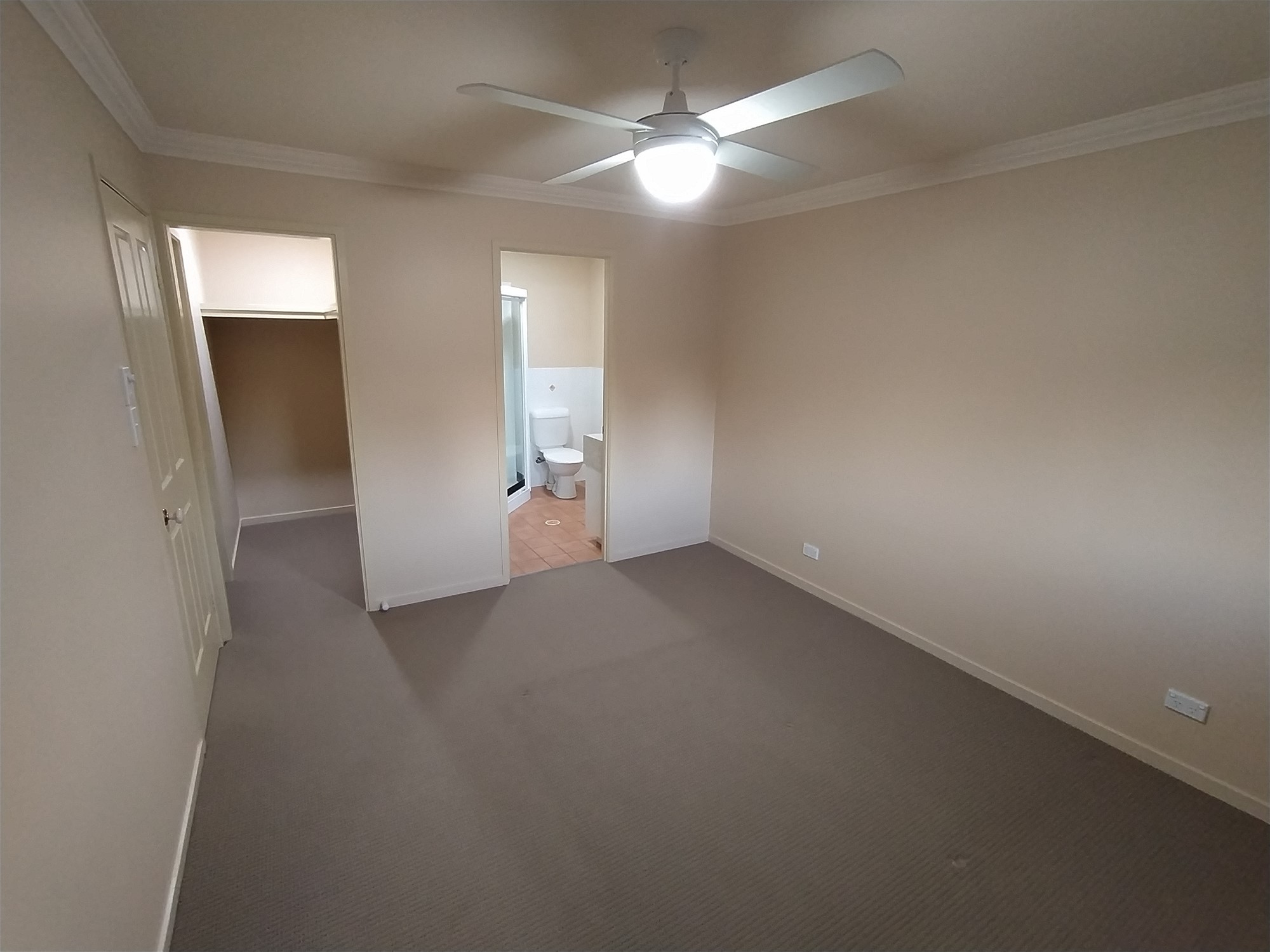 Spacious duplex, 200m from the 8