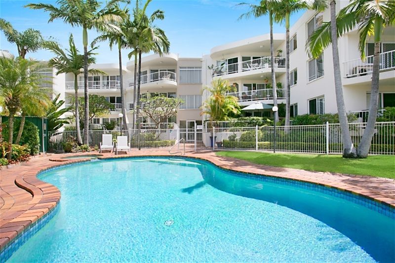 LARGE 2 BEDROOM, 2 BATH- MERMAID BEACH!