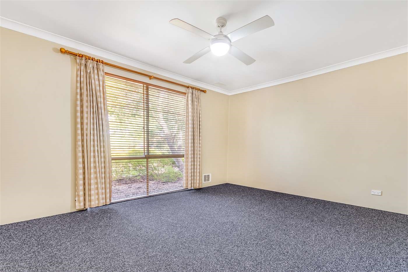 4 bedroom, pet friendly with 6