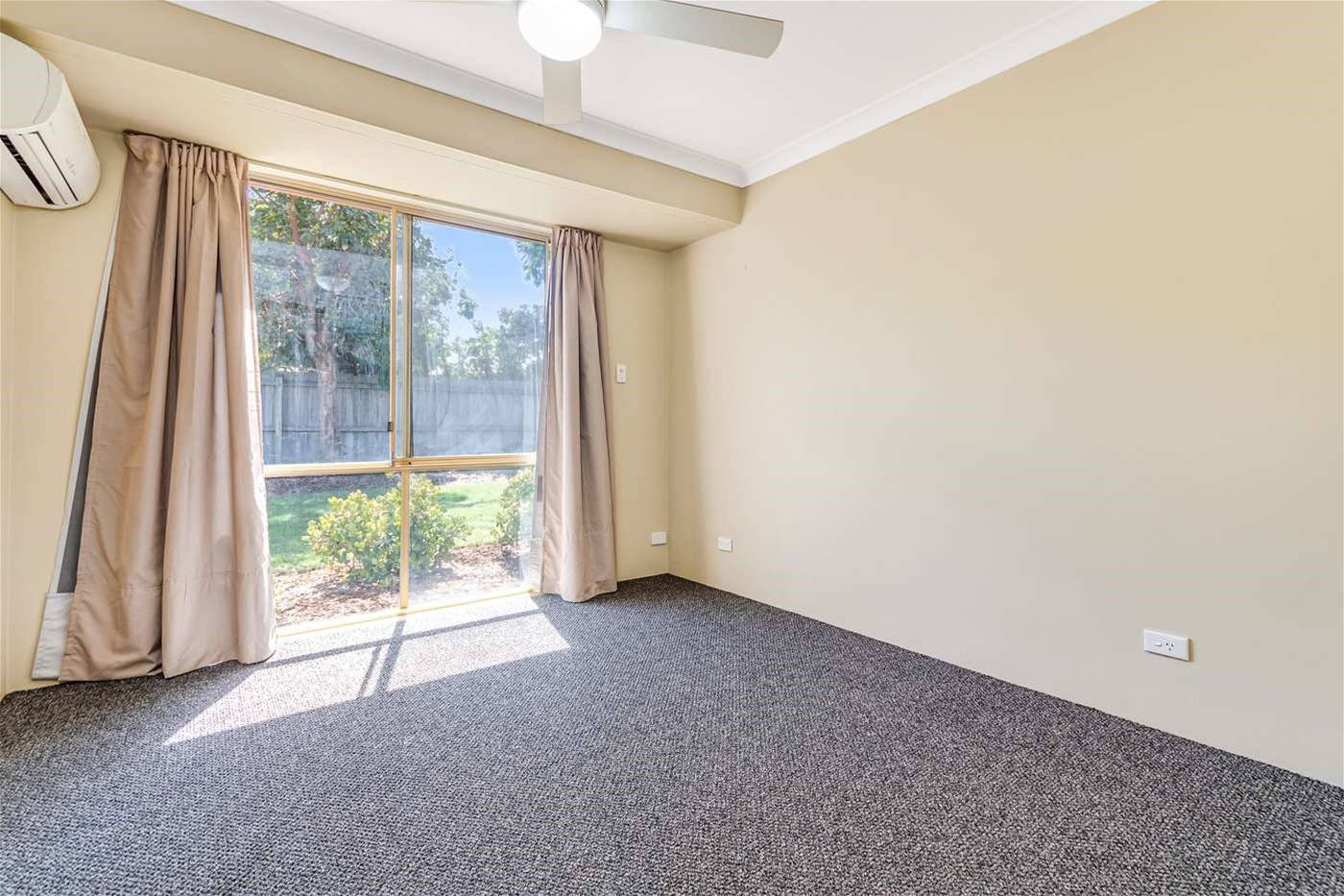 4 bedroom, pet friendly with 10