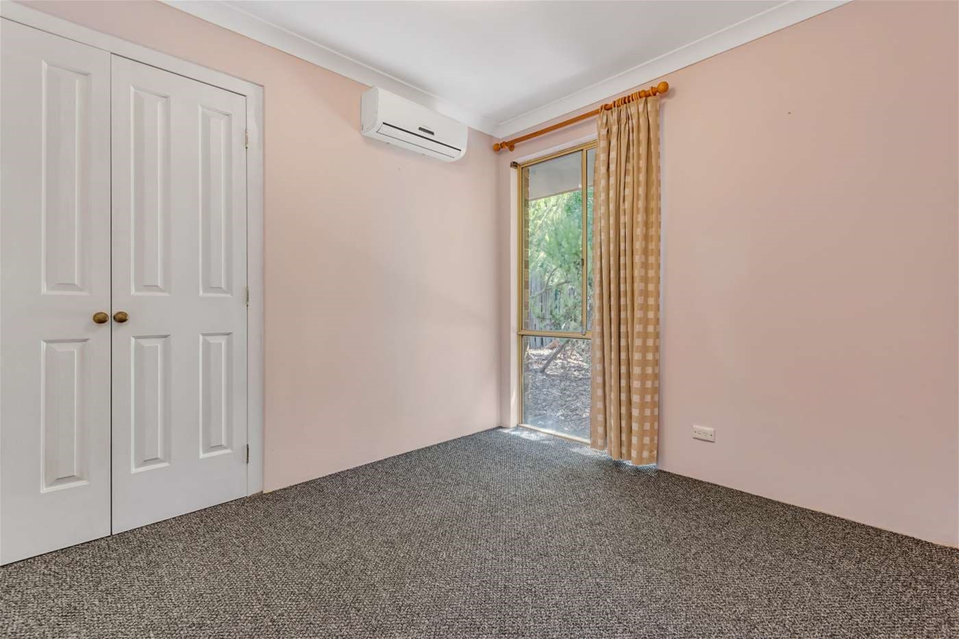 4 bedroom, pet friendly with 15