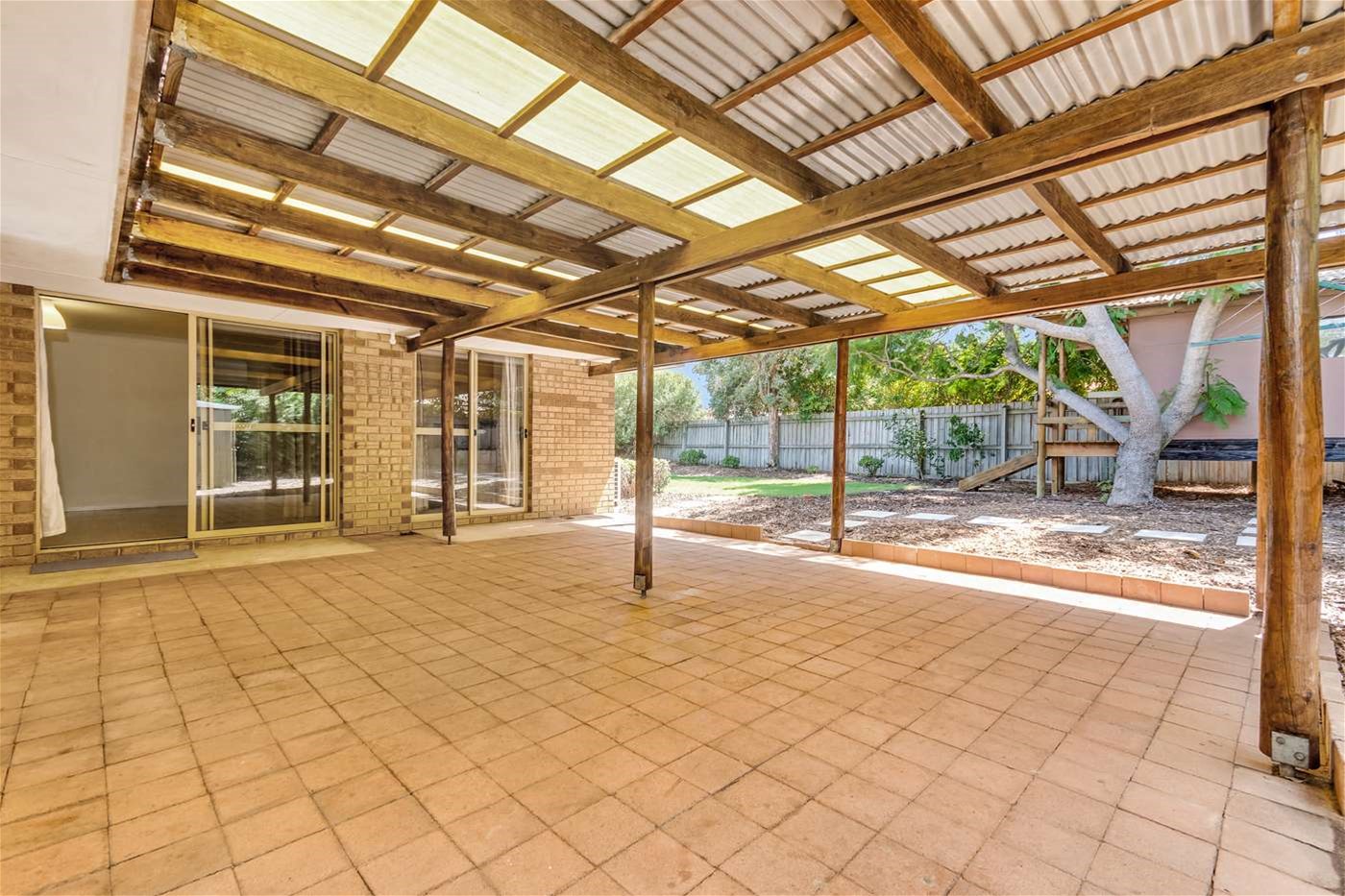 4 bedroom, pet friendly with 24