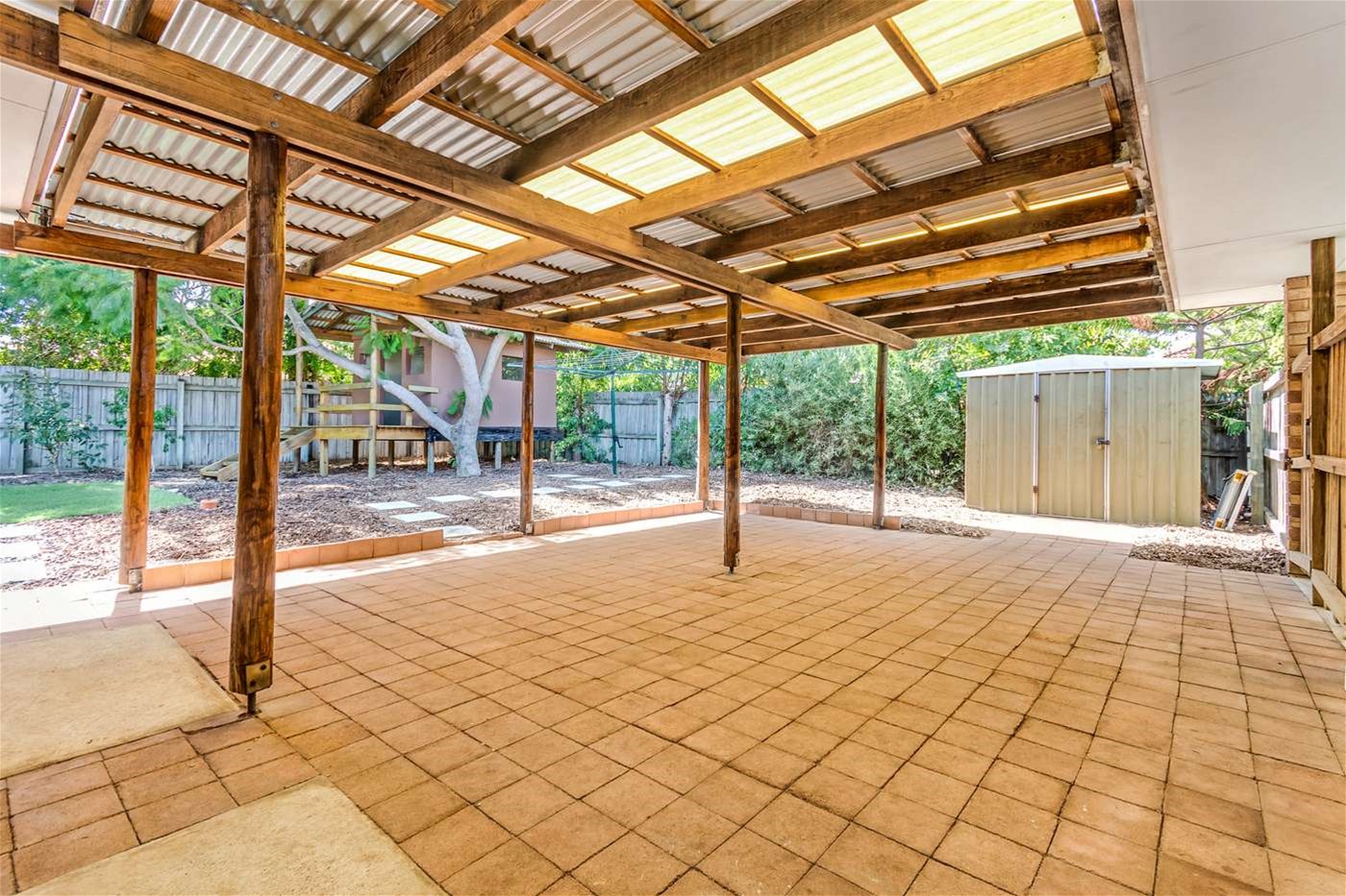 4 bedroom, pet friendly with 25
