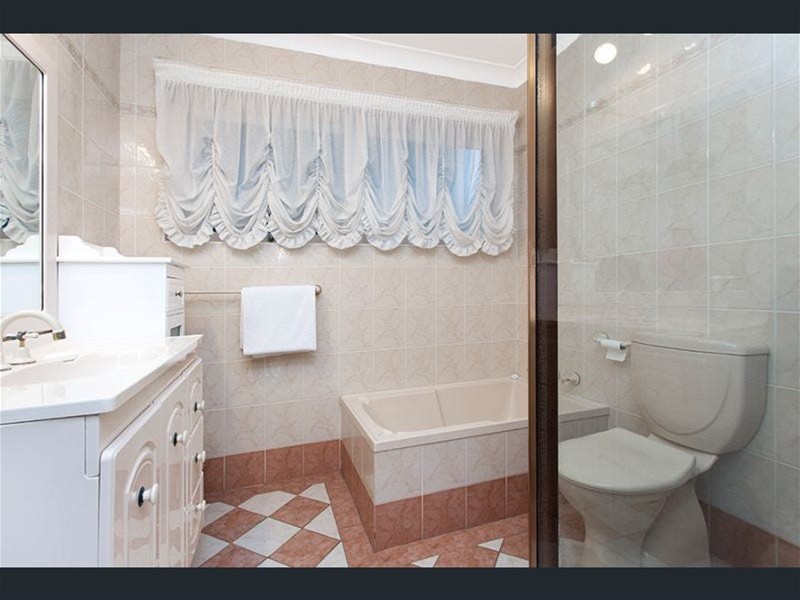 Bright Full brick 4 bedroom 13