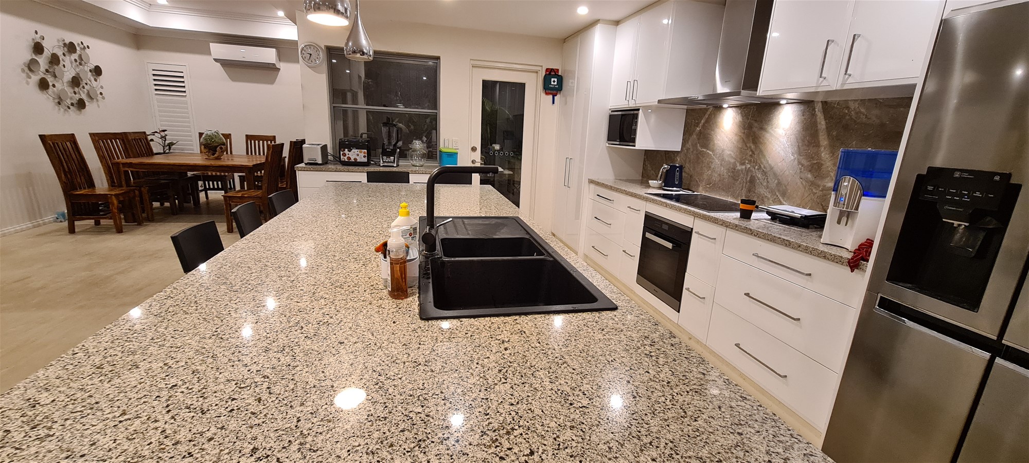 Spacious 5-Bedroom Townhouse in Yokine 8
