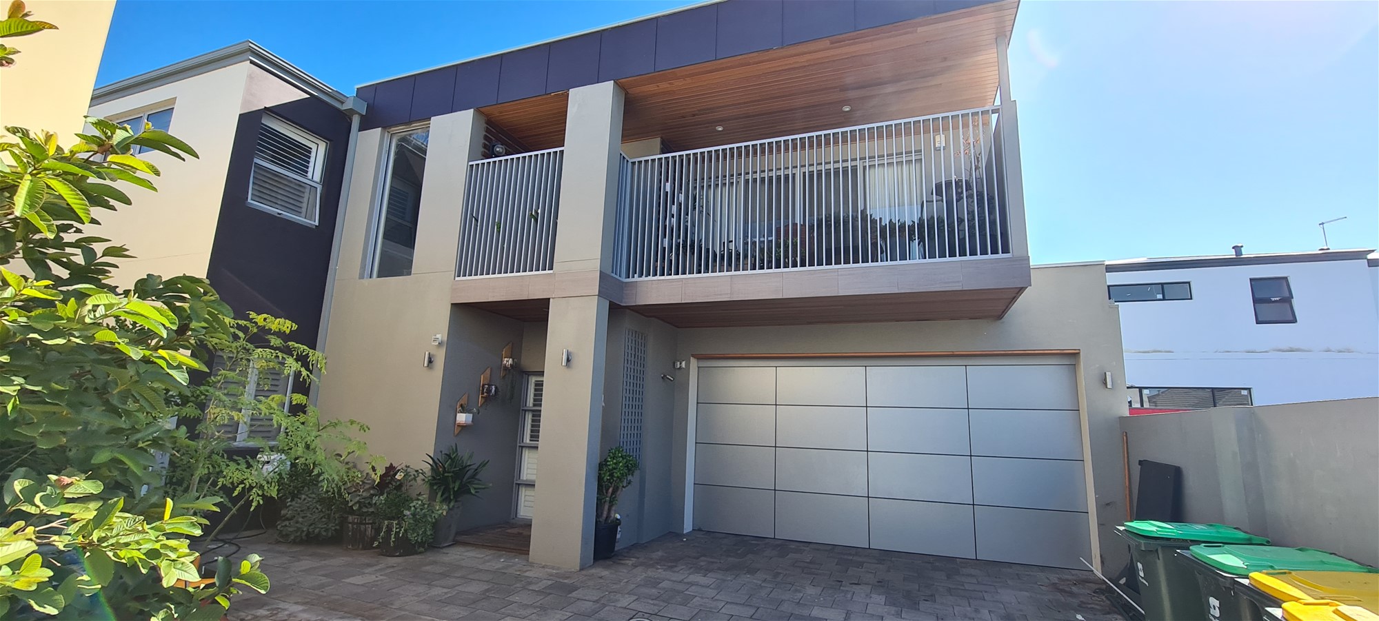 Spacious 5-Bedroom Townhouse in Yokine 2