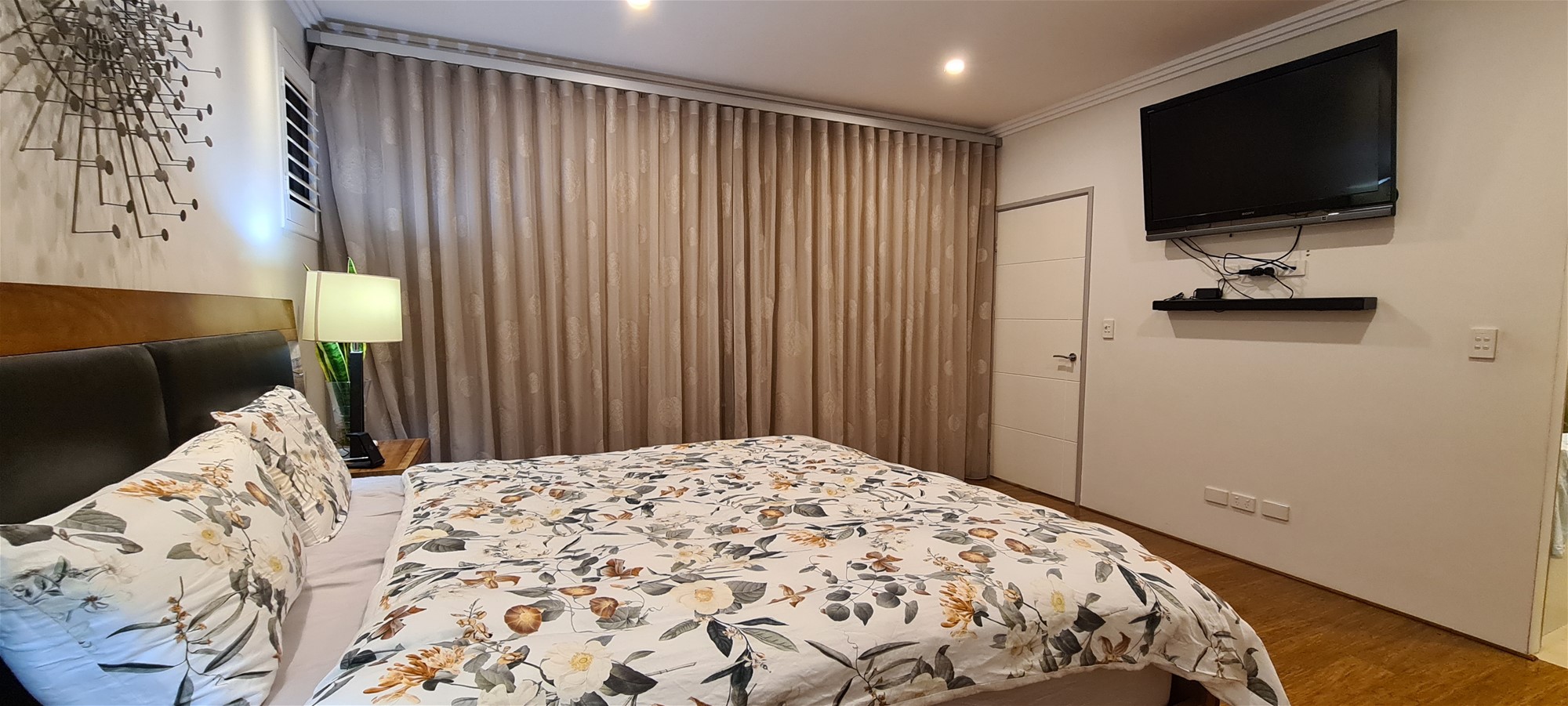 Spacious 5-Bedroom Townhouse in Yokine 16