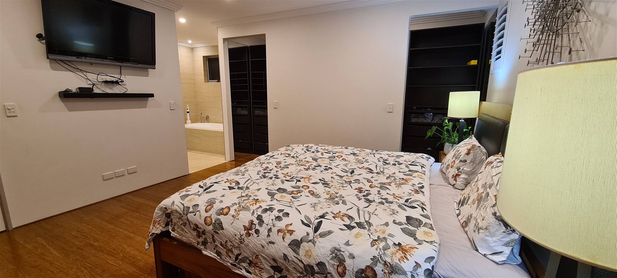 Spacious 5-Bedroom Townhouse in Yokine 17