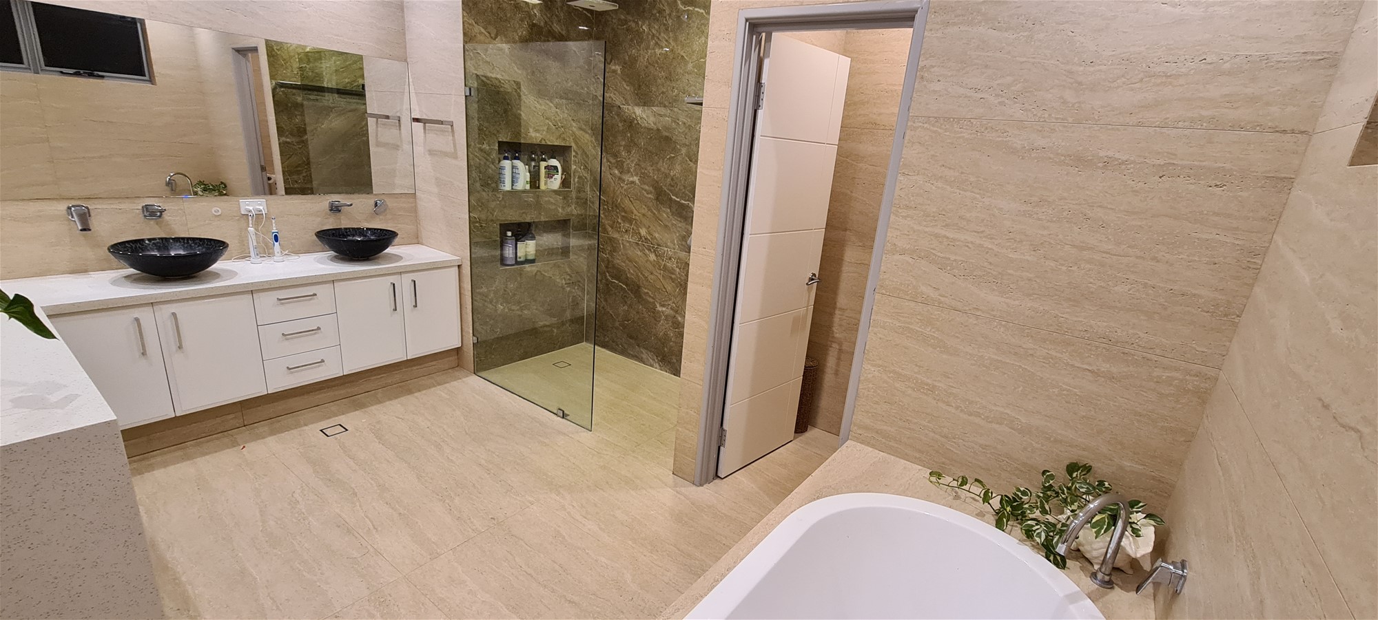 Spacious 5-Bedroom Townhouse in Yokine 19